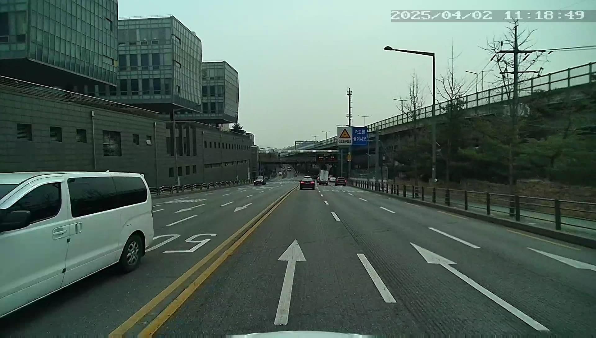 Street view near 교수님졸려요, Seoul — © motov (CC BY-SA · Mapillary)