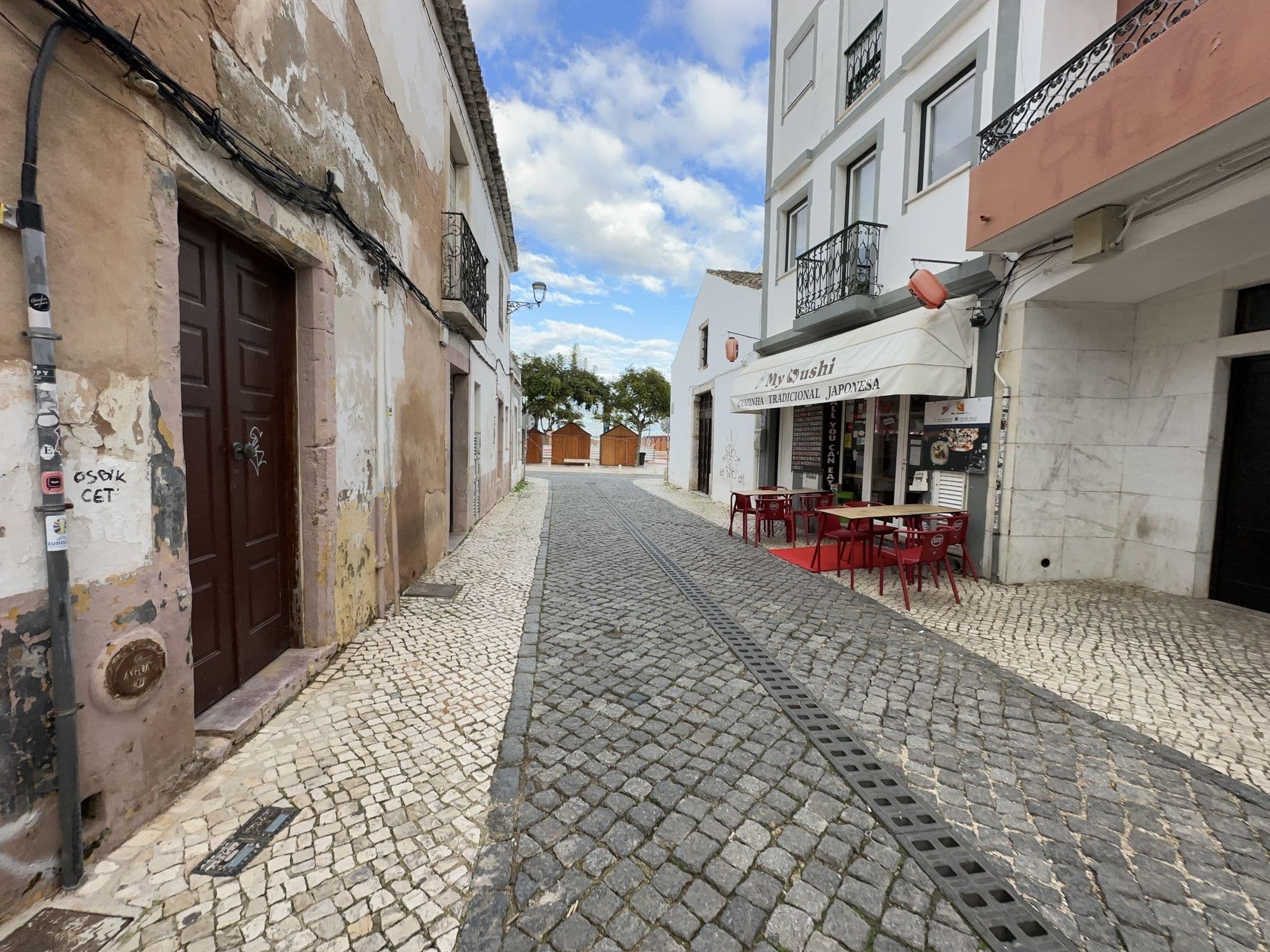 Street view near Infante Guesthouse, Lagos — © varun959 (CC BY-SA · Mapillary)