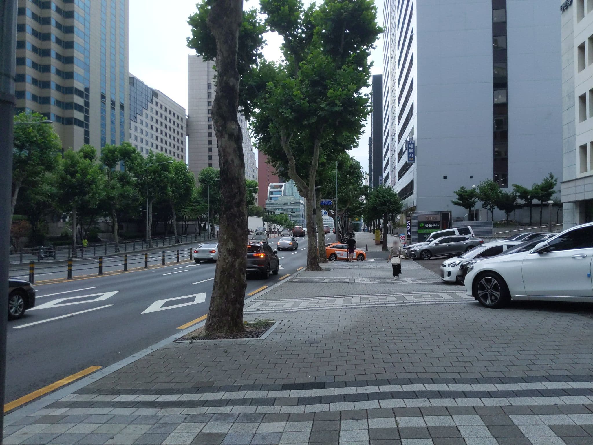Street view near Dormy Inn Seoul Gangnam, Yongsan-dong — © velaia (CC BY-SA · Mapillary)