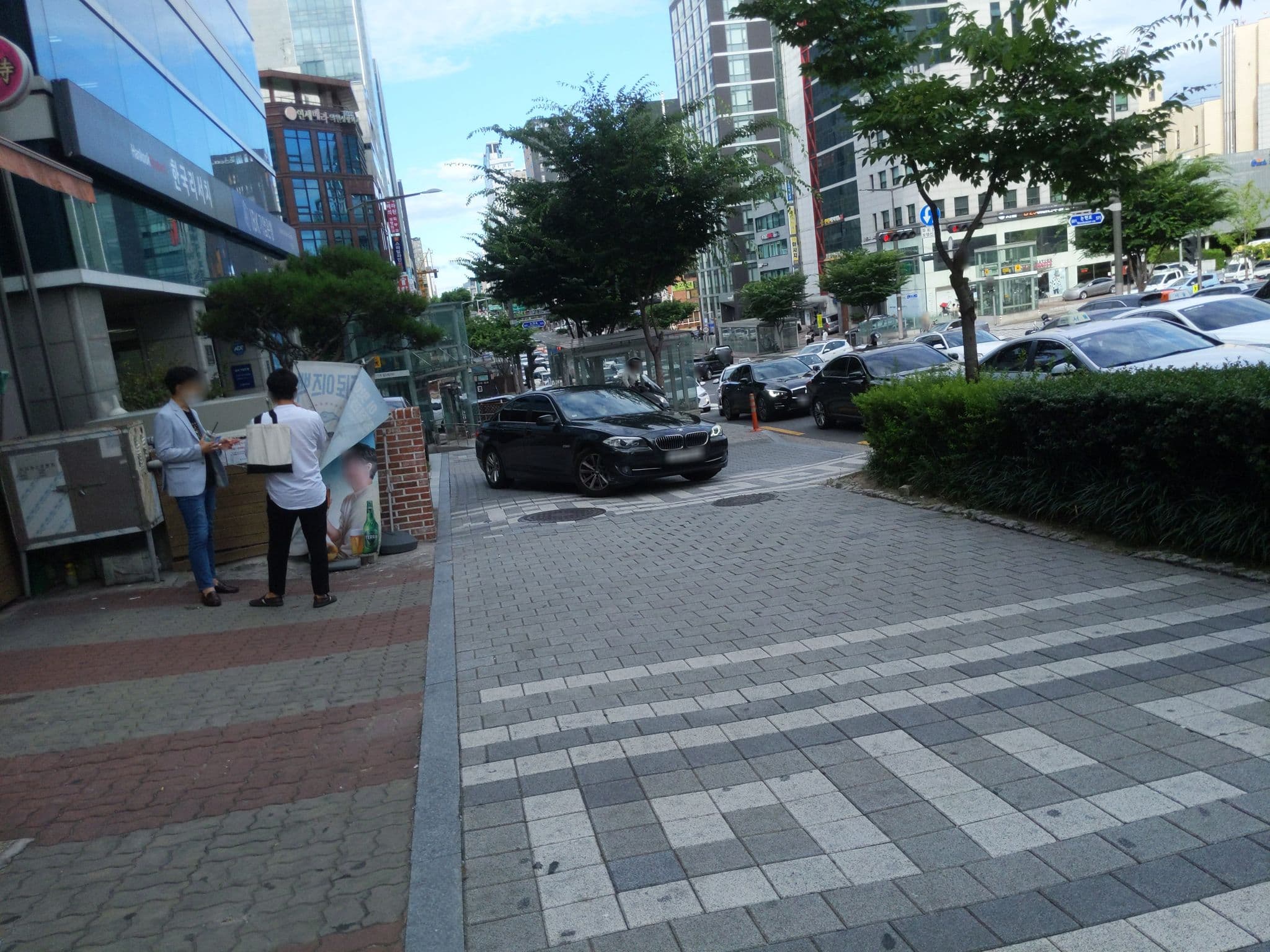 Street view near Hotel Vole, Yongsan-dong — © velaia (CC BY-SA · Mapillary)