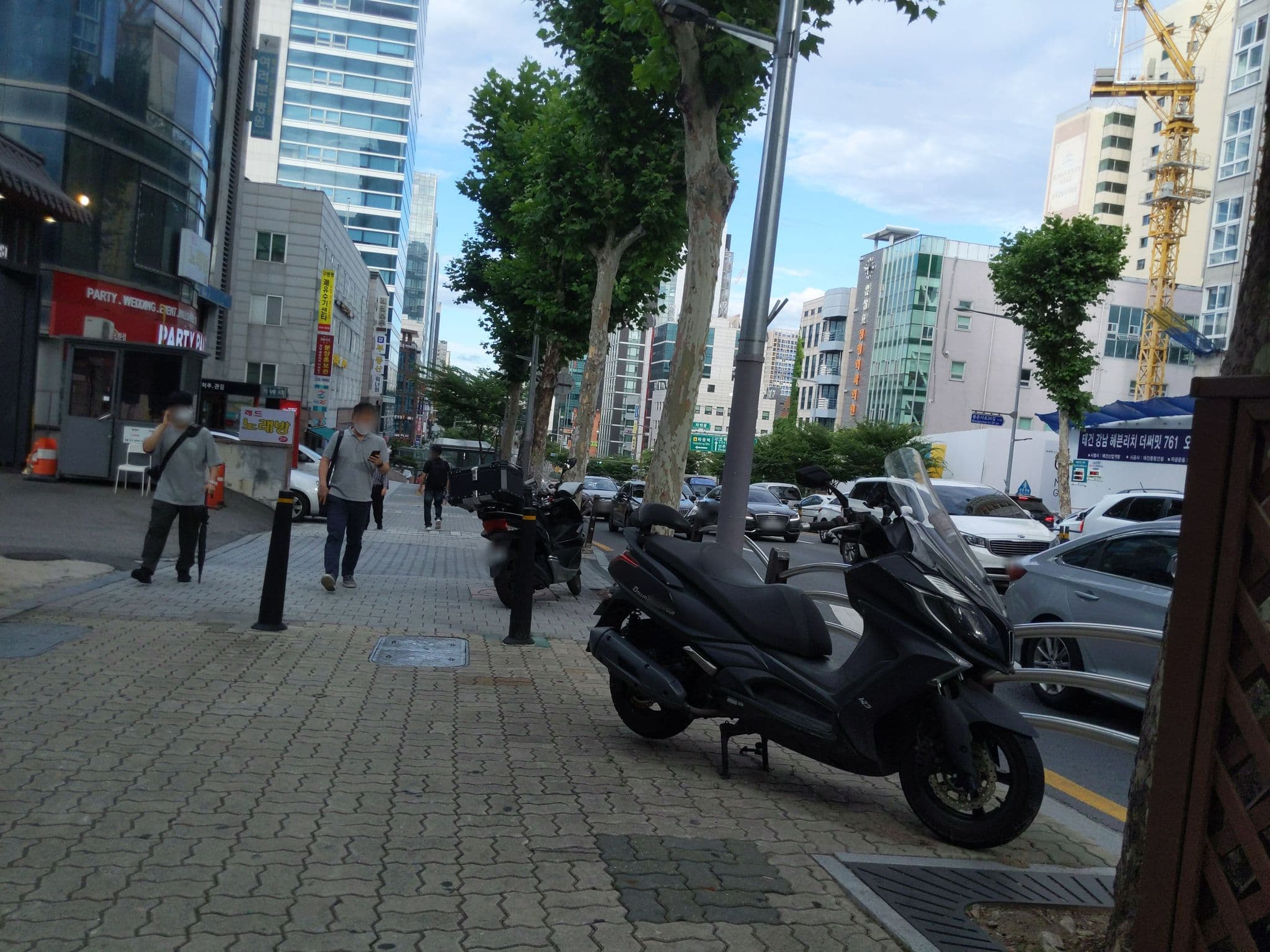 Street view near 리치몬드호텔, Yongsan-dong — © velaia (CC BY-SA · Mapillary)