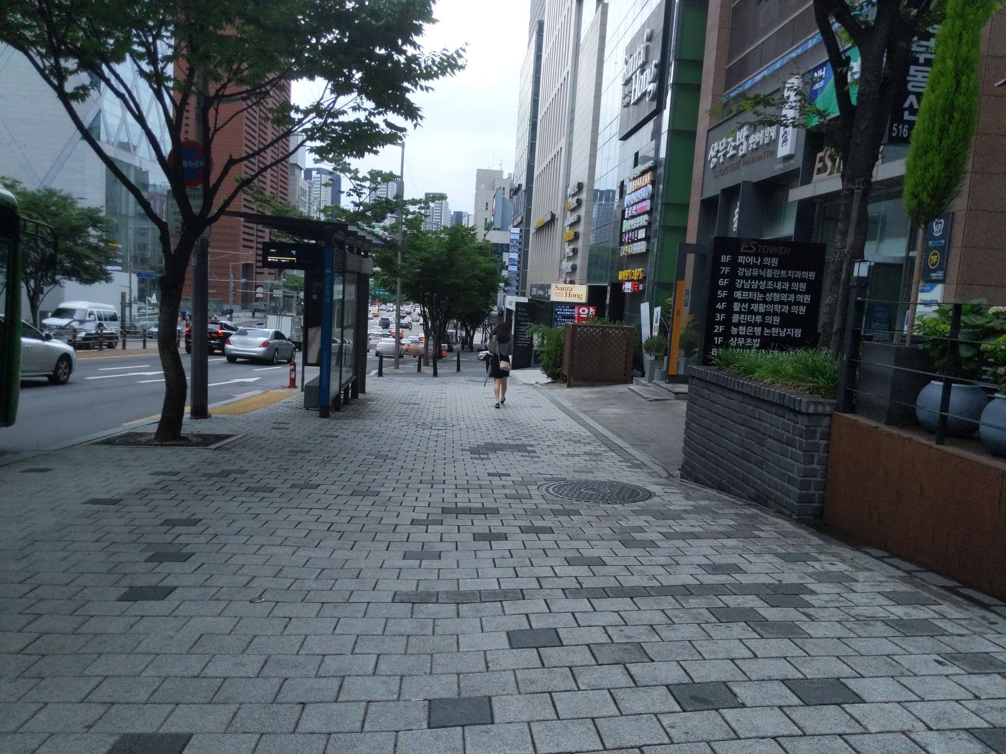 Street view near 디자이너스호텔 엘스프링 사우나, Yongsan-dong — © velaia (CC BY-SA · Mapillary)