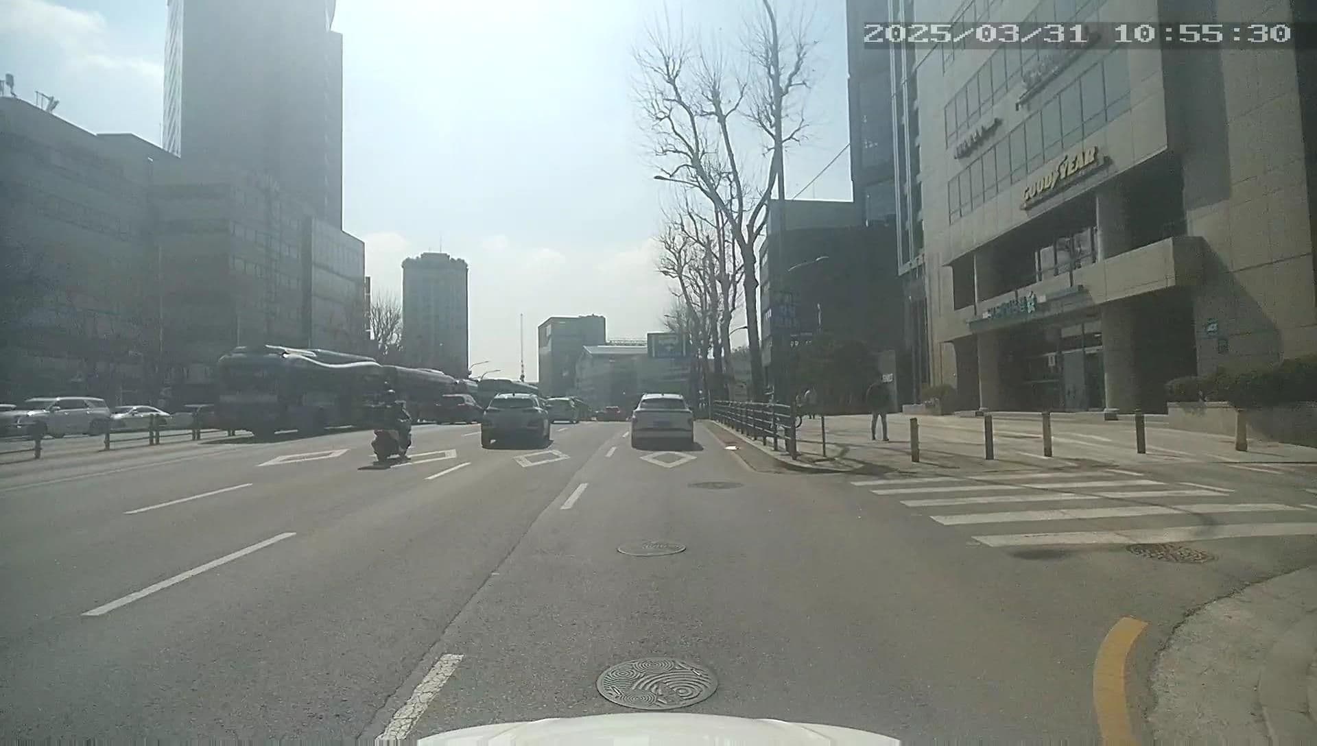 Street view near 힐튼가든인, Yongsan-dong — © motov (CC BY-SA · Mapillary)