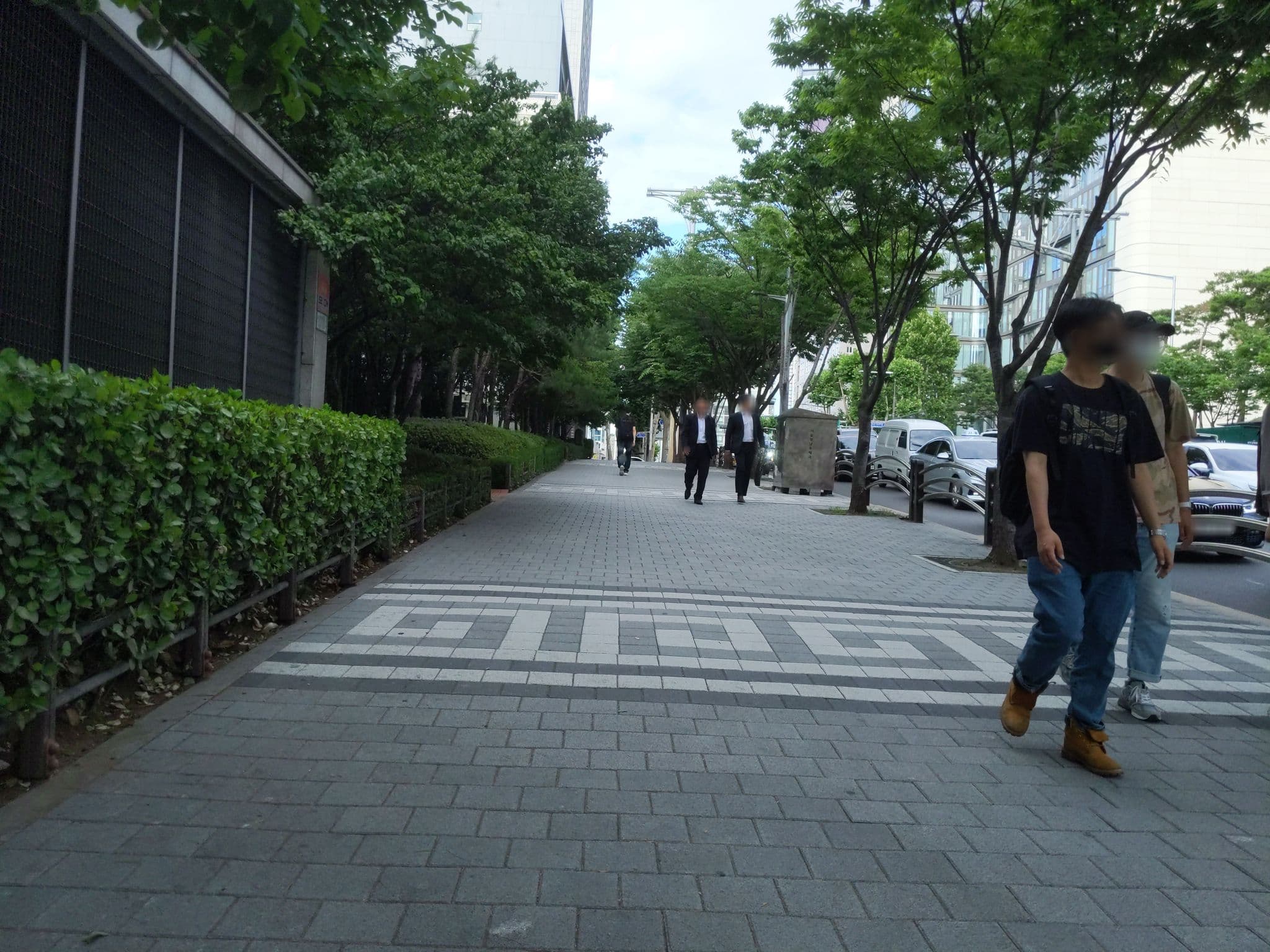 Street view near 강남 패밀리호텔, Yongsan-dong — © velaia (CC BY-SA · Mapillary)