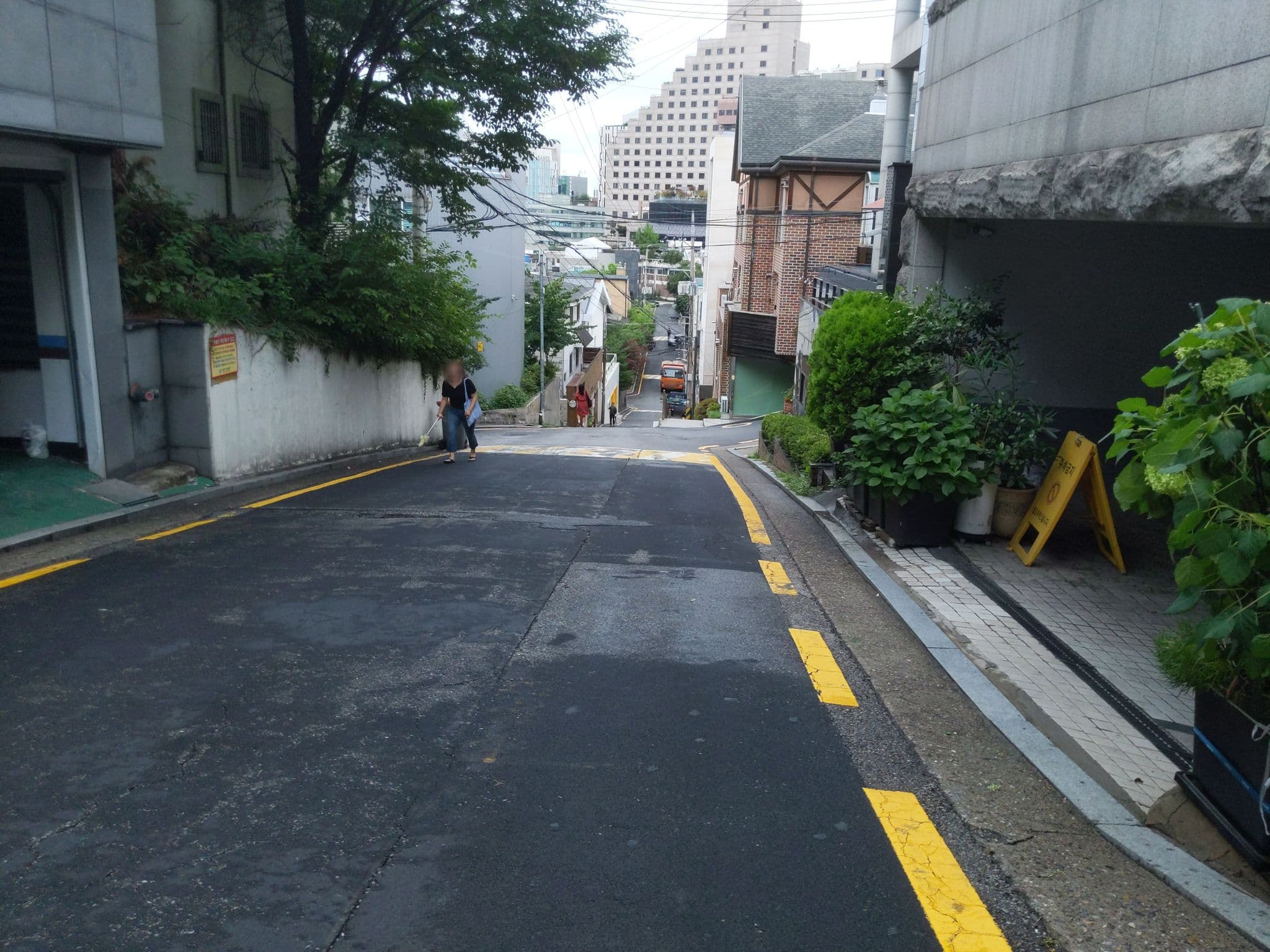 Street view near 강남레지던스, Yongsan-dong — © velaia (CC BY-SA · Mapillary)