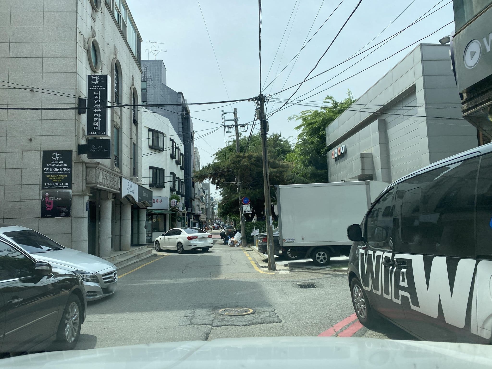 Street view near Ryu Guesthouse Gangnam, Yongsan-dong — © eneerhut (CC BY-SA · Mapillary)