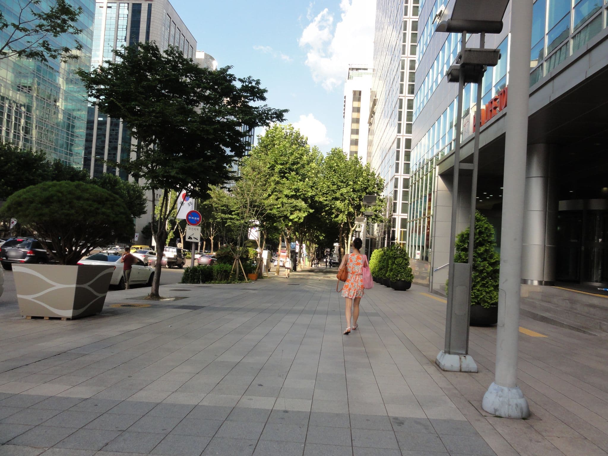 Street view near 르네상스호텔 뷔페, Yongsan-dong — © smathermather (CC BY-SA · Mapillary)