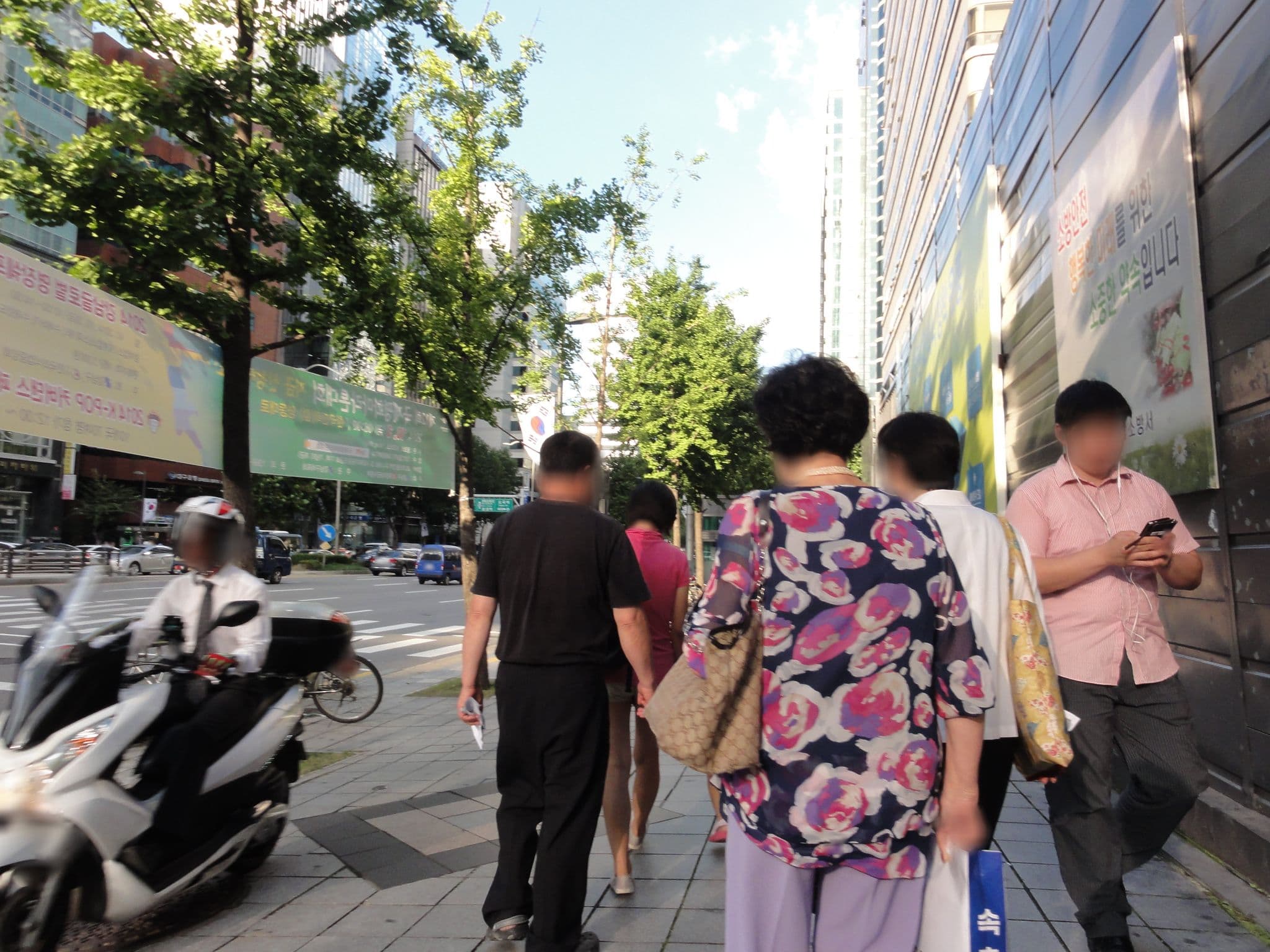 Street view near 8 모텔, Yongsan-dong — © smathermather (CC BY-SA · Mapillary)