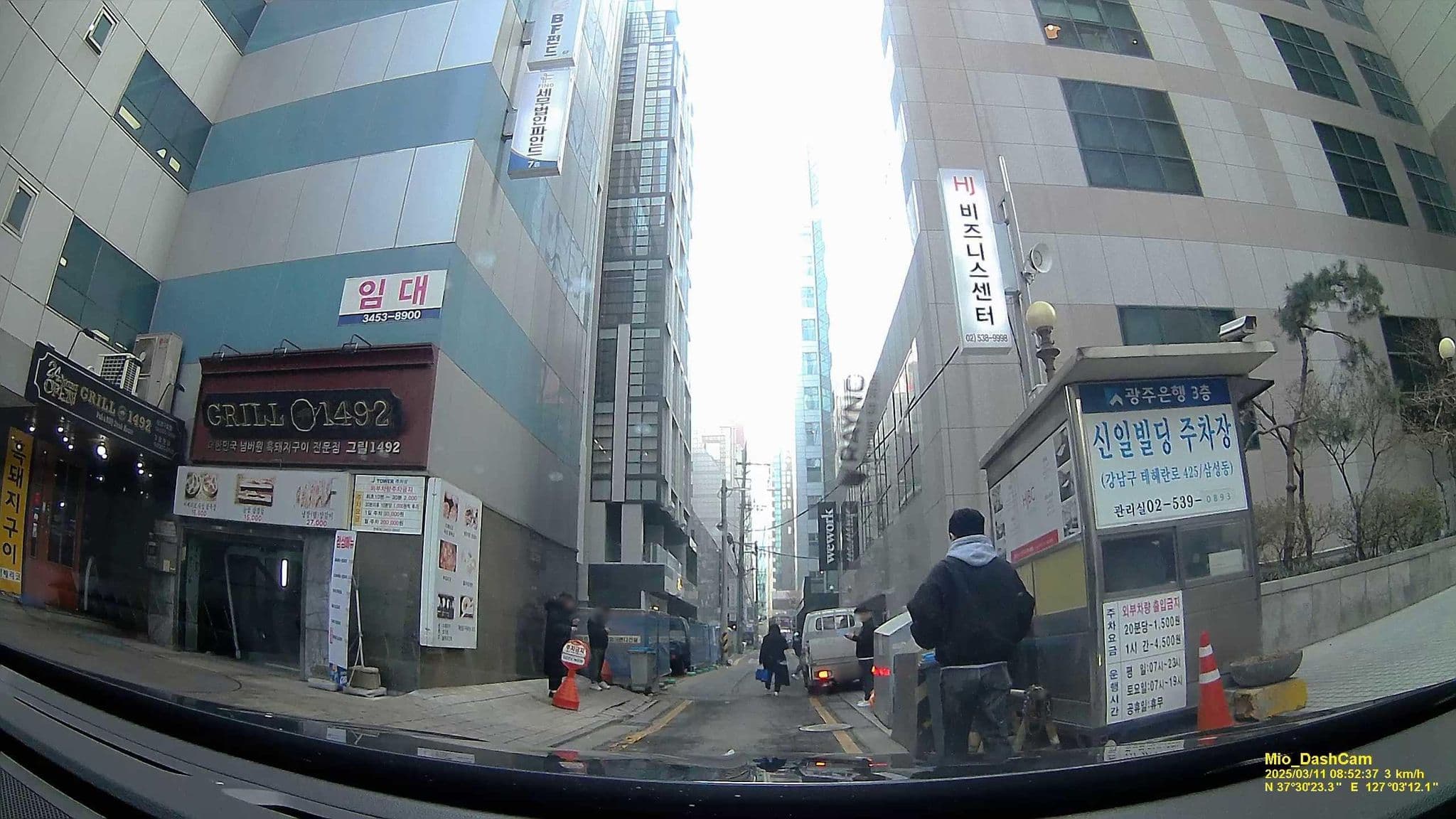 Street view near T 모텔, Yongsan-dong — © hcyen (CC BY-SA · Mapillary)
