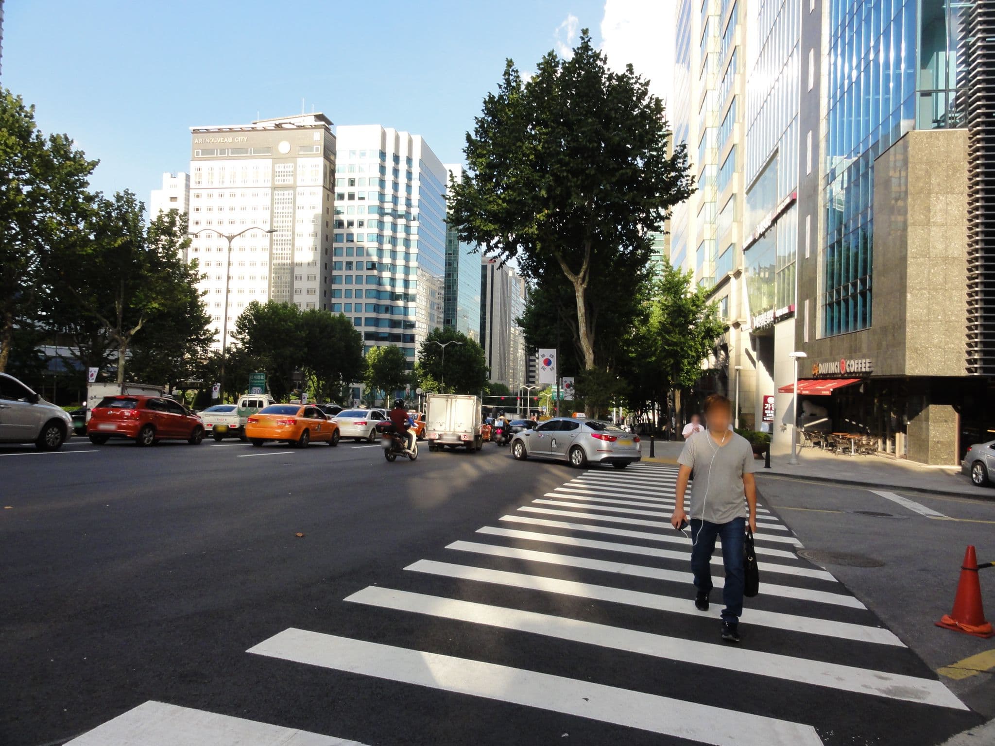 Street view near 녹스호텔, Yongsan-dong — © smathermather (CC BY-SA · Mapillary)