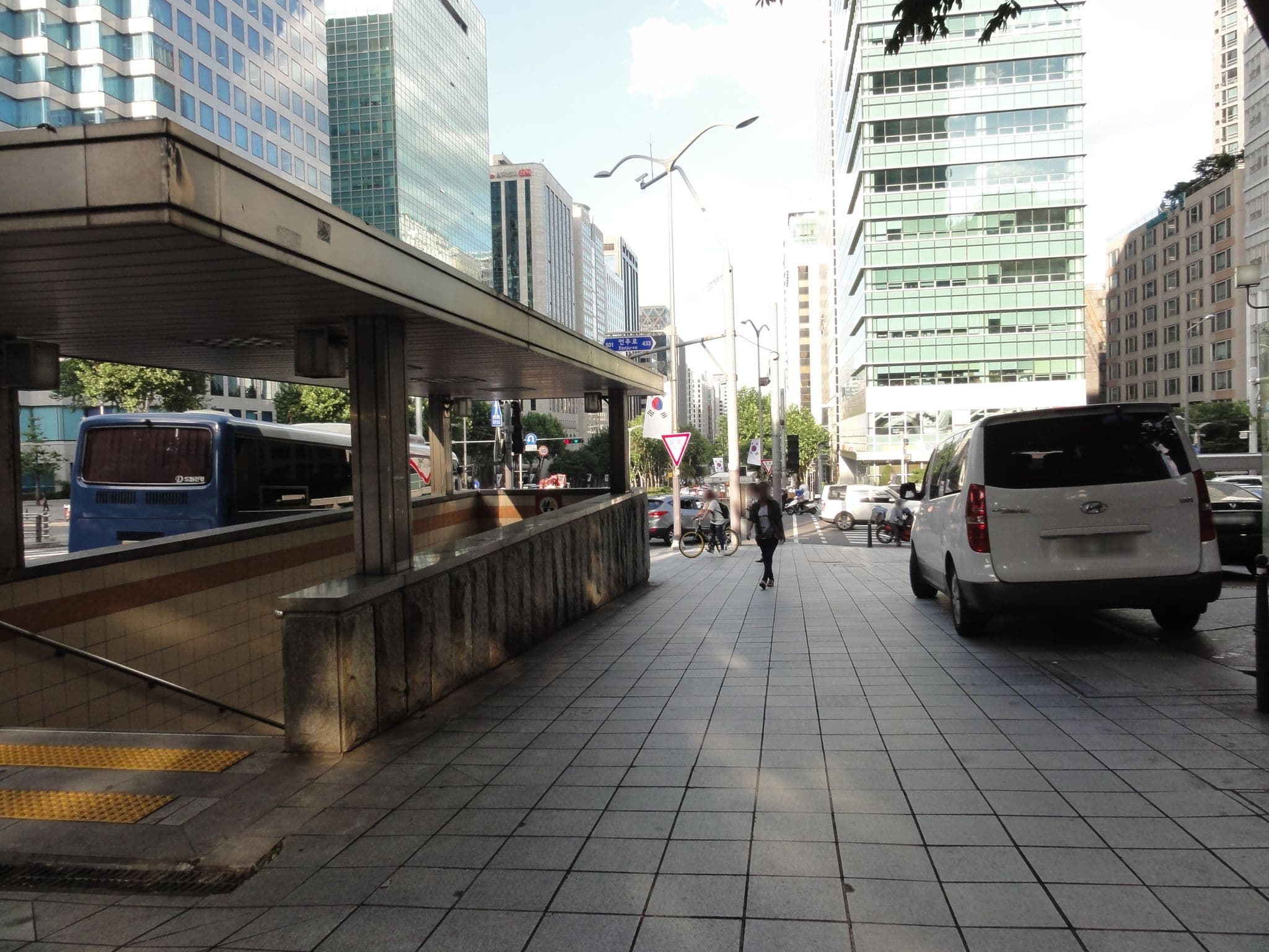 Street view near Hotel Royal President, Yongsan-dong — © smathermather (CC BY-SA · Mapillary)