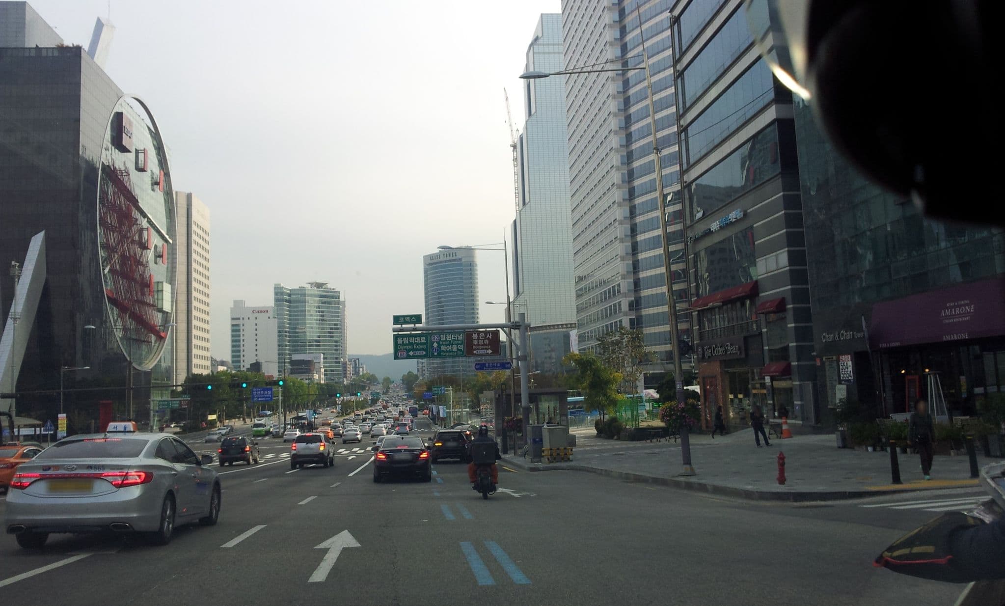 Street view near Hotel Hawaii (COEX), Yongsan-dong — © roadroid (CC BY-SA · Mapillary)