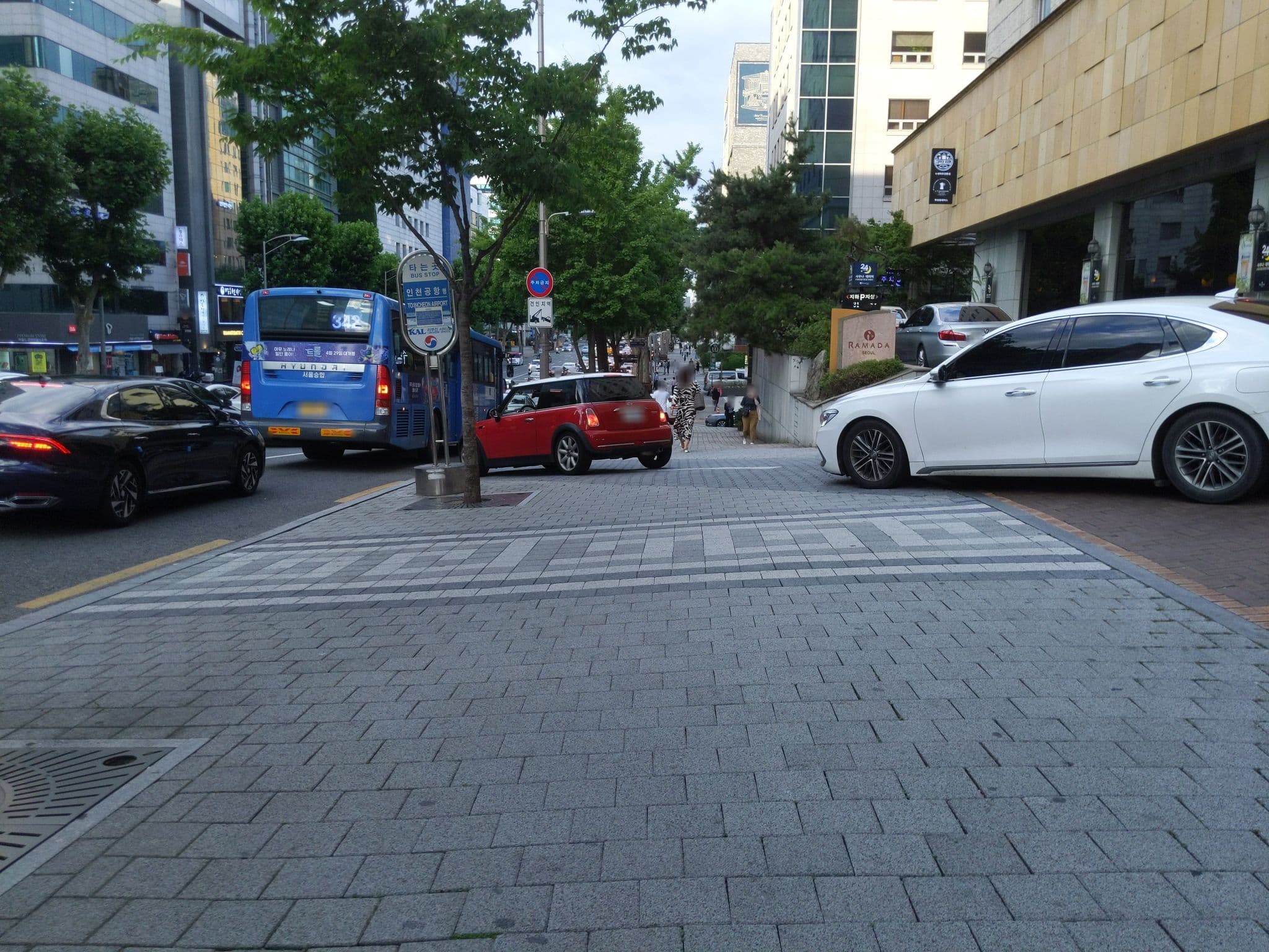 Street view near 알엠디월드, Yongsan-dong — © velaia (CC BY-SA · Mapillary)