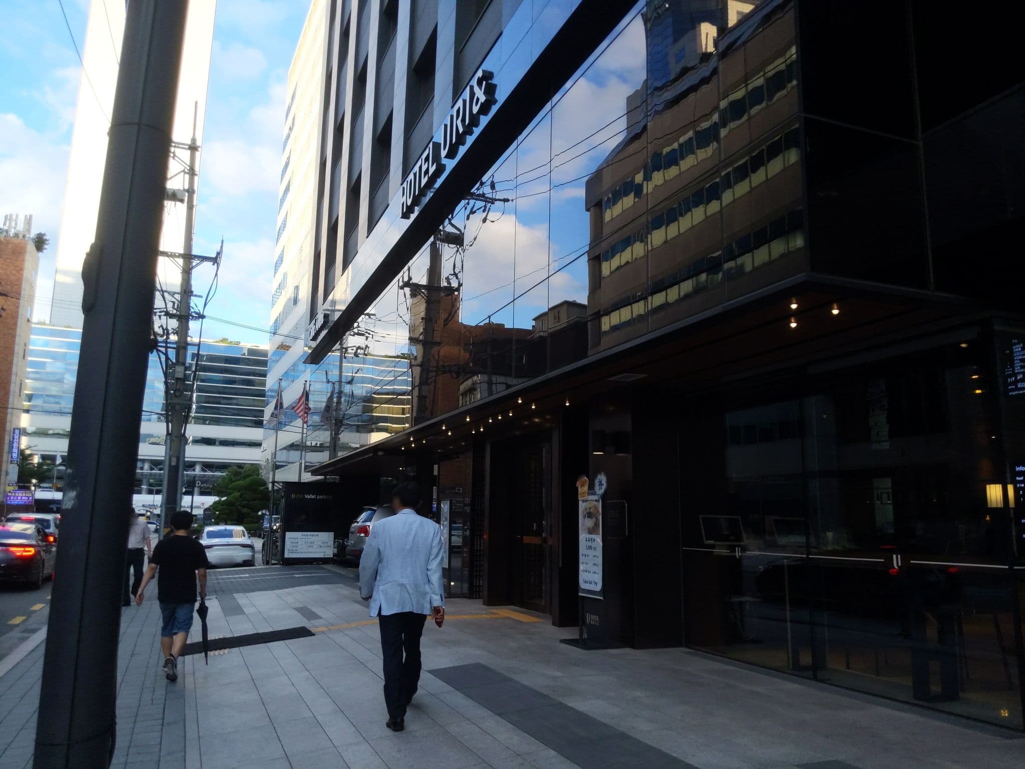 Street view near Hotel URI&, Yongsan-dong — © velaia (CC BY-SA · Mapillary)