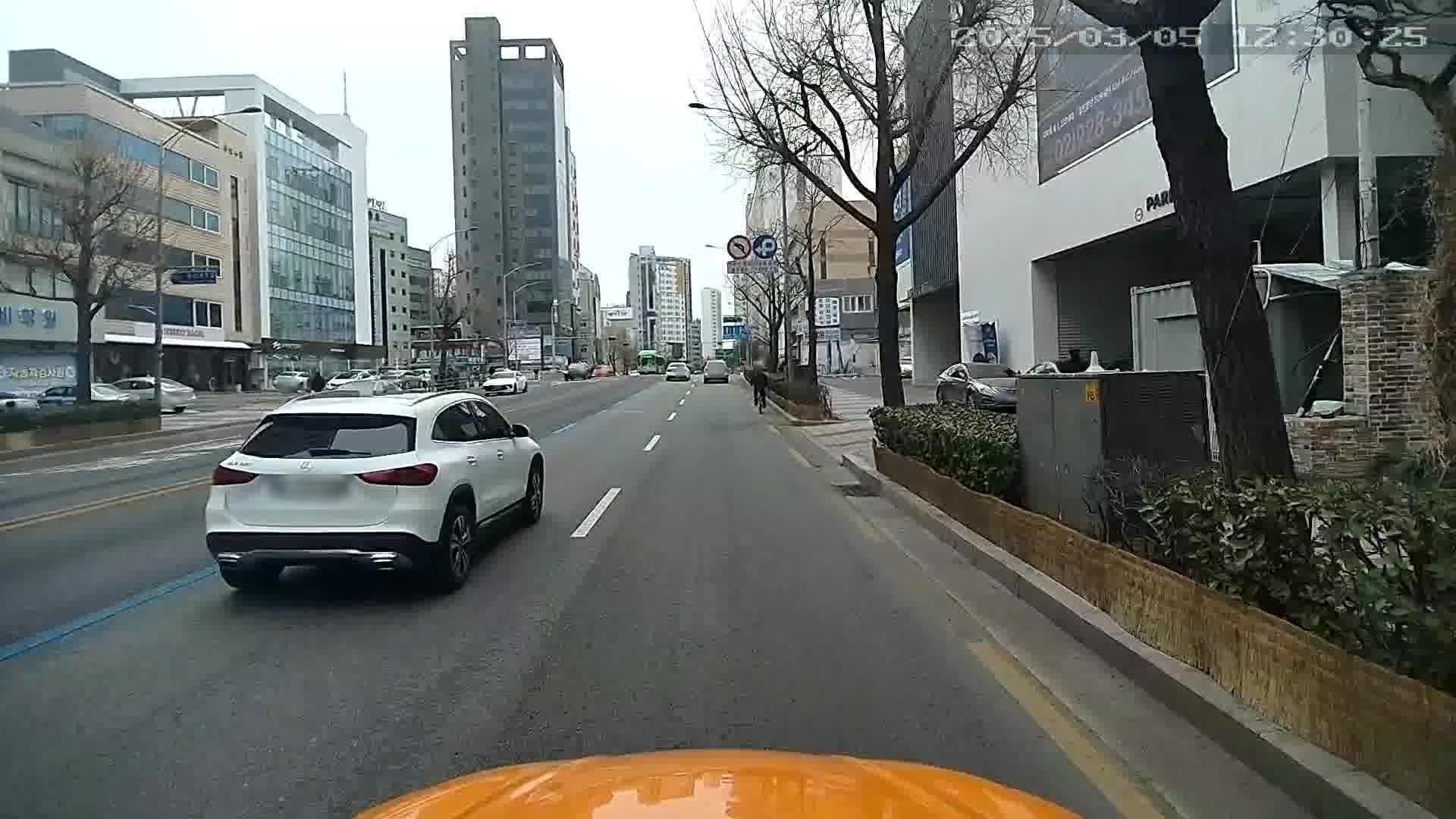 Street view near 호텔 부티크나인, Seoul — © motov (CC BY-SA · Mapillary)