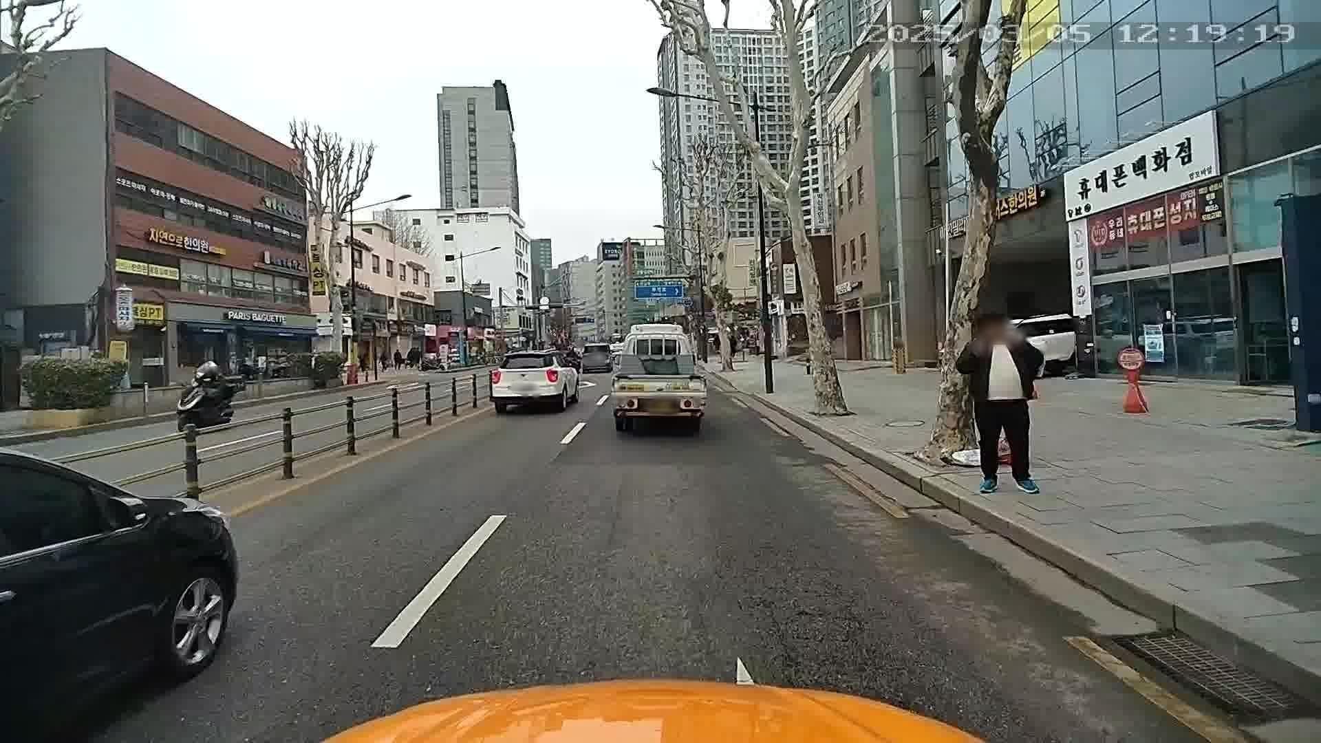 Street view near K-Guesthouse Dongdaemun 4, Seoul — © motov (CC BY-SA · Mapillary)