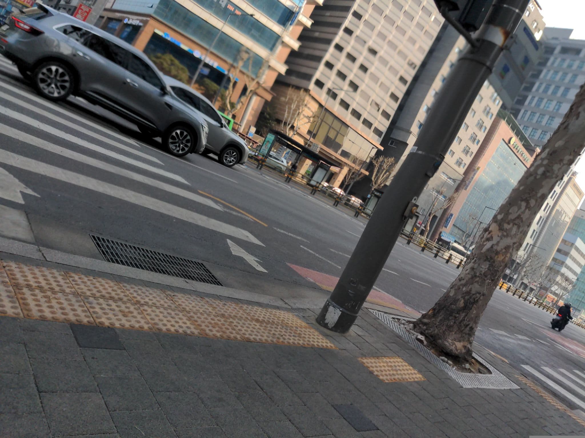 Street view near 골든시티호텔, Yongsan-dong — © West9876 (CC BY-SA · Mapillary)