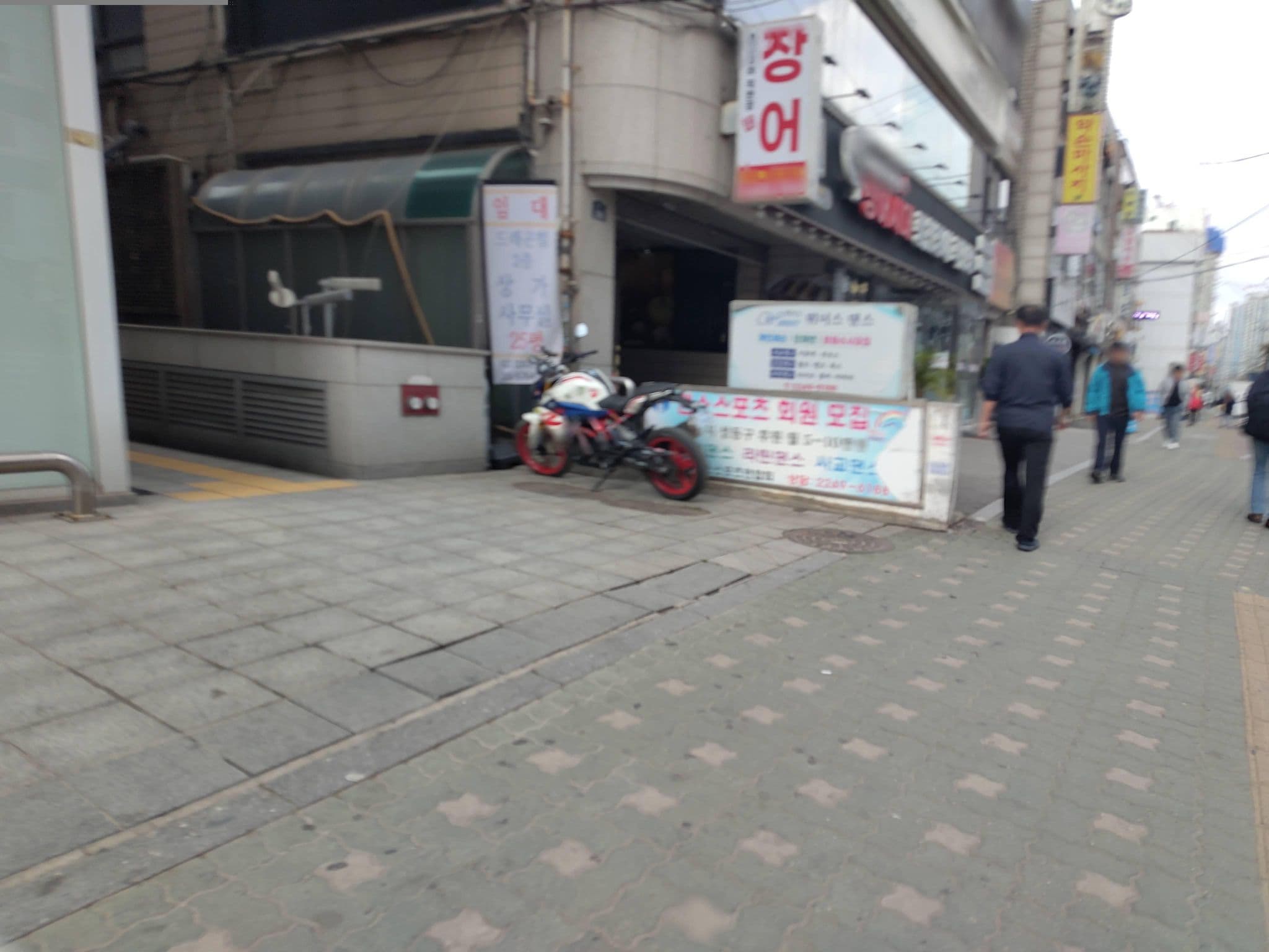 Street view near 이노스테이호텔, Yongsan-dong — © West9876 (CC BY-SA · Mapillary)