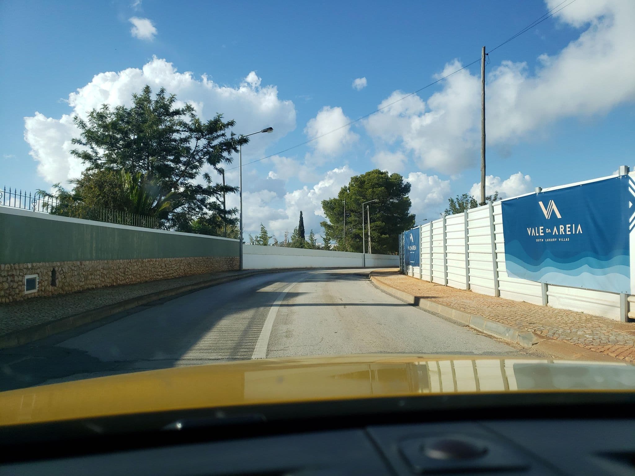 Street view near Vila Encosta da Praia, Ferragudo — © mapfool (CC BY-SA · Mapillary)