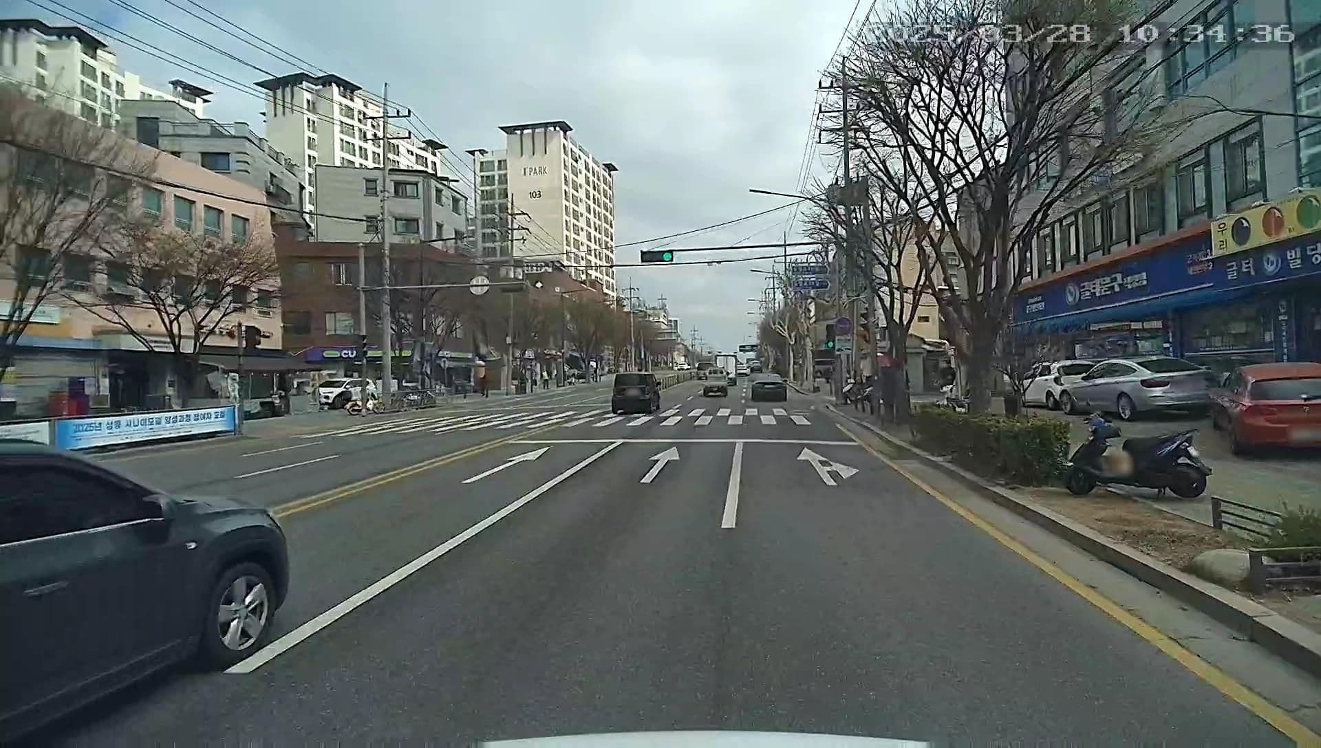 Street view near 호텔 야자, Yongsan-dong — © motov (CC BY-SA · Mapillary)