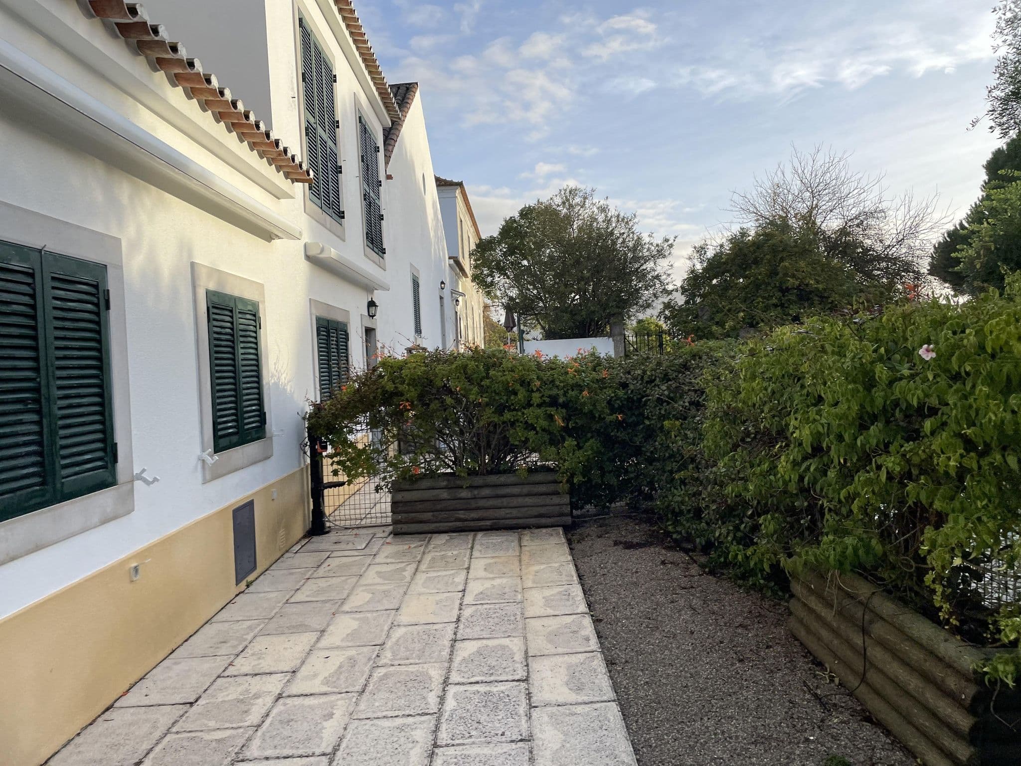 Street view near Casa do Pinheiro, Sesimbra — © seraq (CC BY-SA · Mapillary)