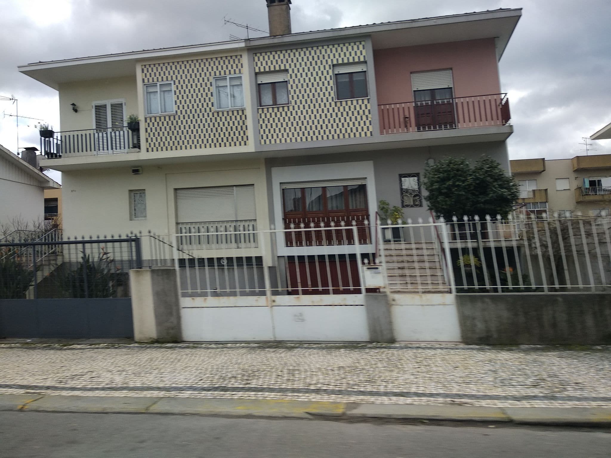 Street view near Alojamento Local, Braga — © waldyrious (CC BY-SA · Mapillary)