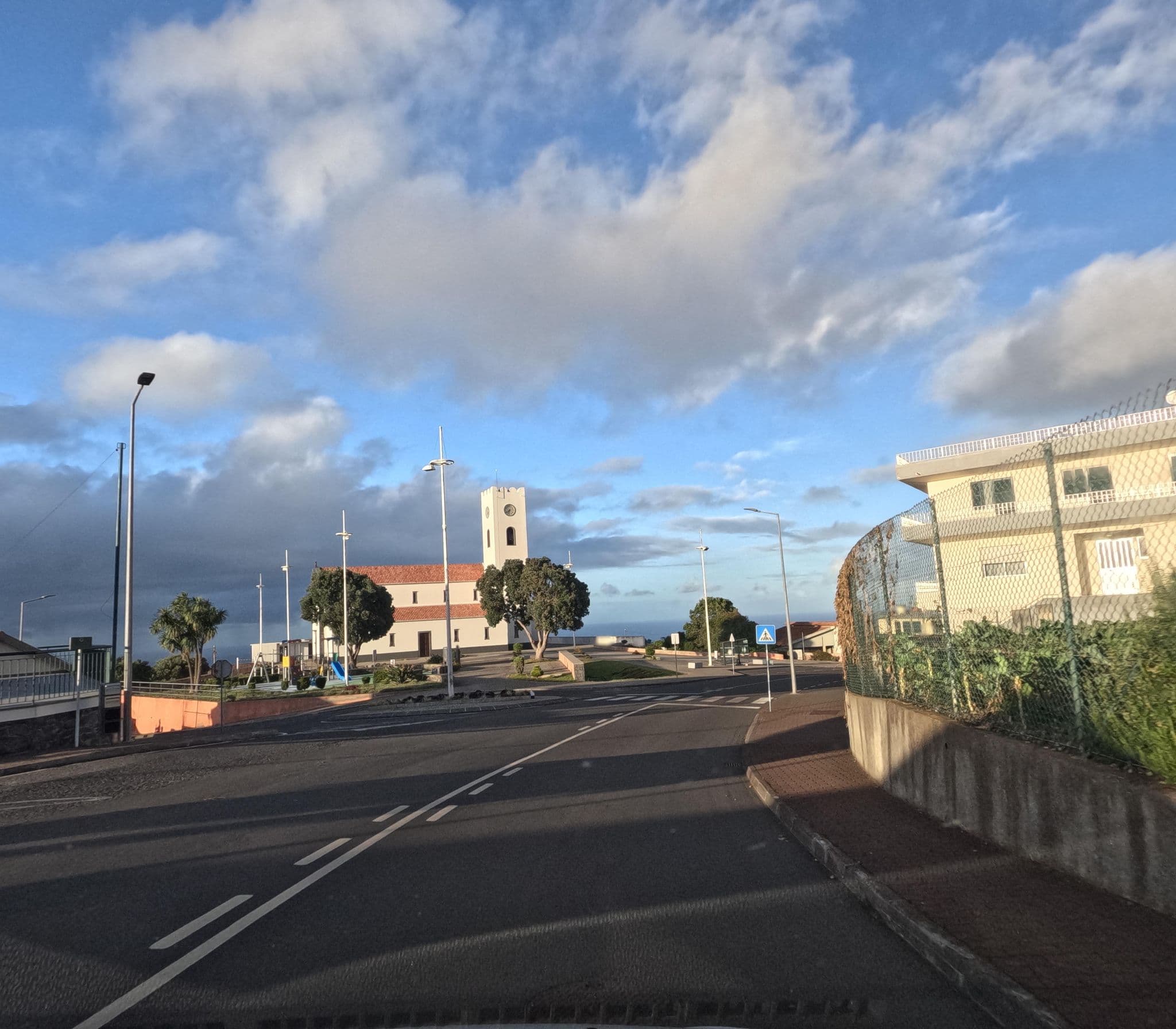 Street view near Pensaõ Fernandes, Porto Moniz — © nunocaldeira (CC BY-SA · Mapillary)