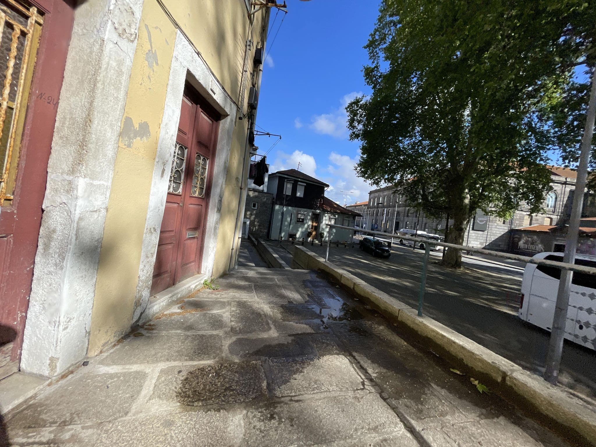 Street view near Steps House, Porto