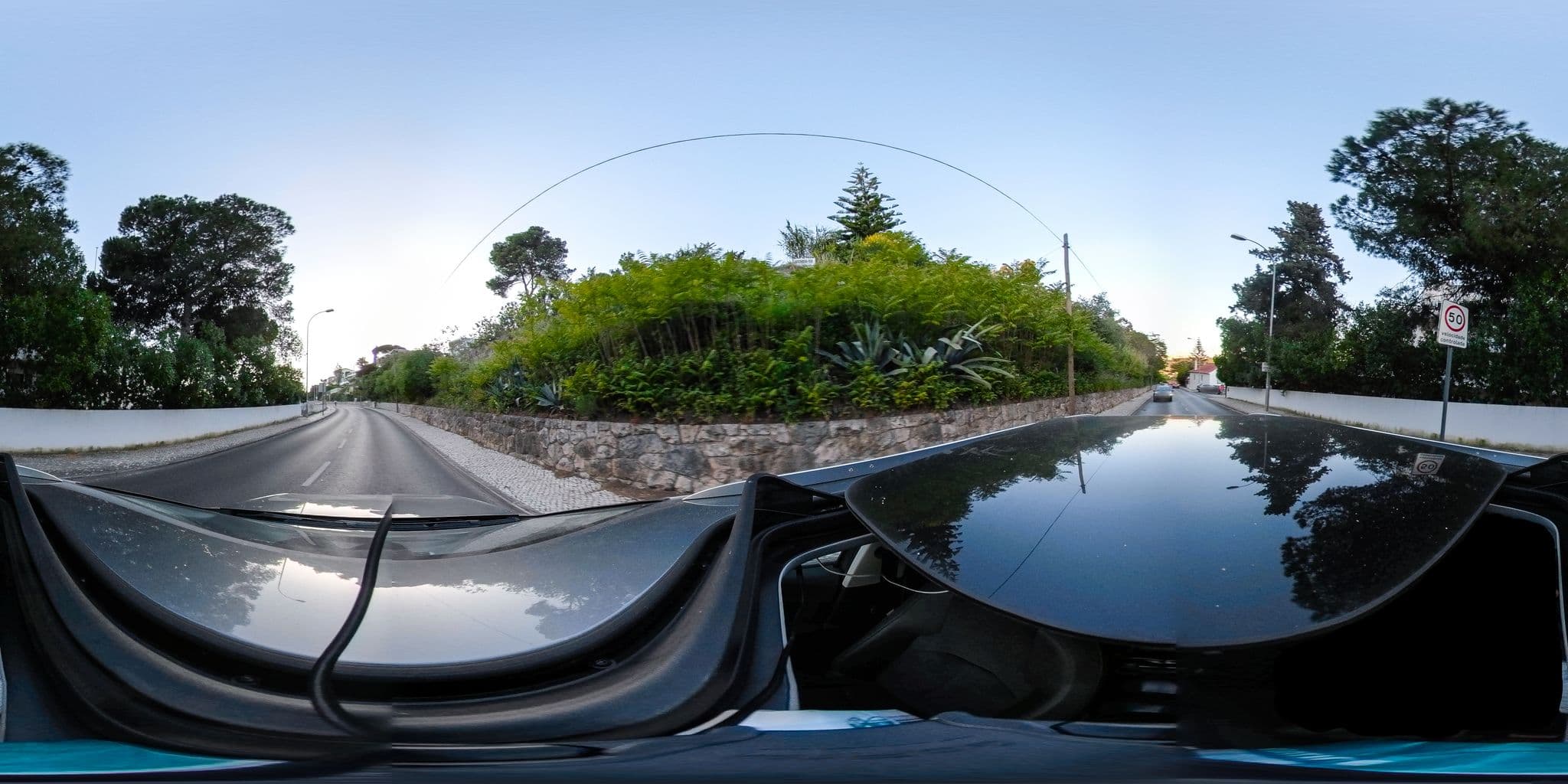 Street view near Amazónia Jamor Hotel, Queijas — © davipt (CC BY-SA · Mapillary)