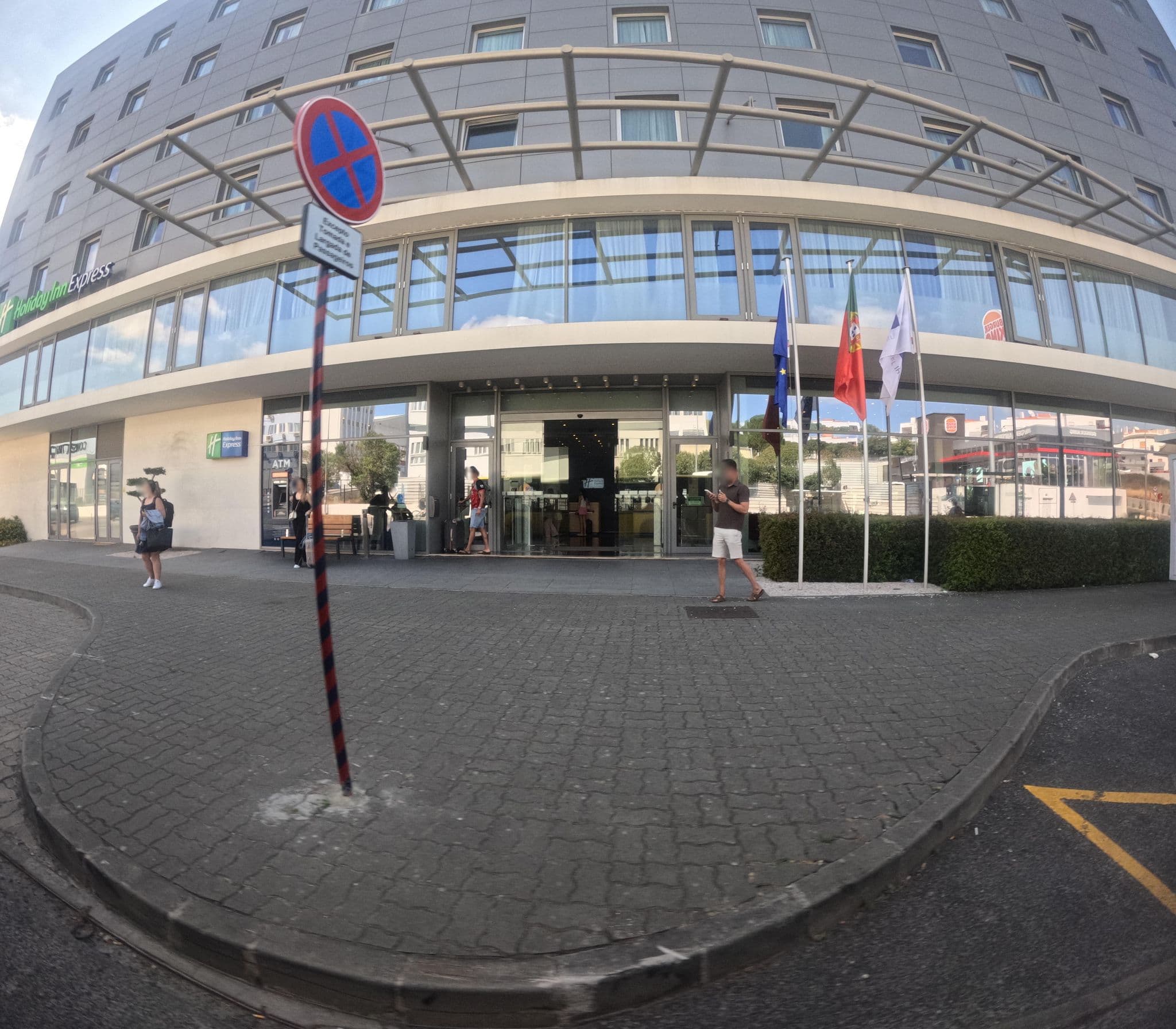 Street view near Holiday Inn Express Lisboa Alfragide, Alfragide — © danielagos12 (CC BY-SA · Mapillary)