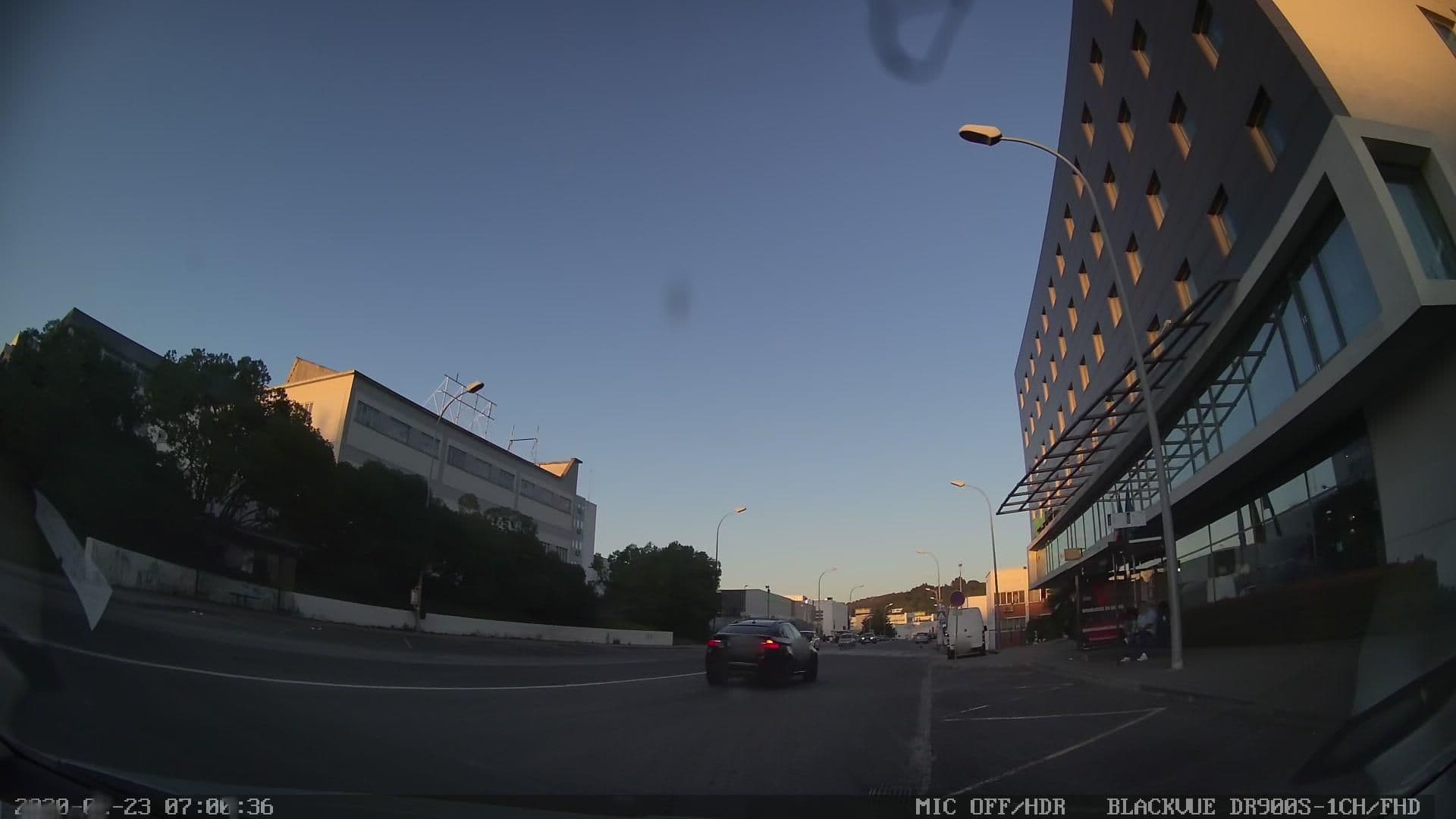 Street view near Holiday Inn Express Lisboa Alfragide, Alfragide — © filipegraciosa (CC BY-SA · Mapillary)