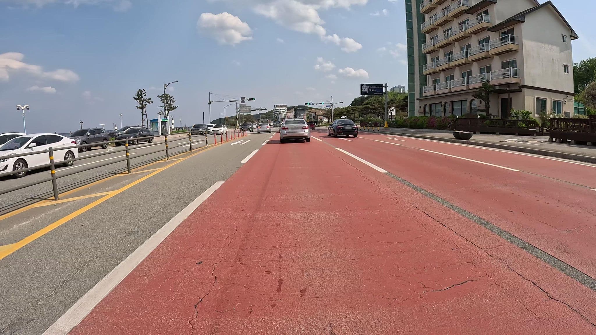 Street view near 그배호텔, Sokcho — © eneerhut (CC BY-SA · Mapillary)