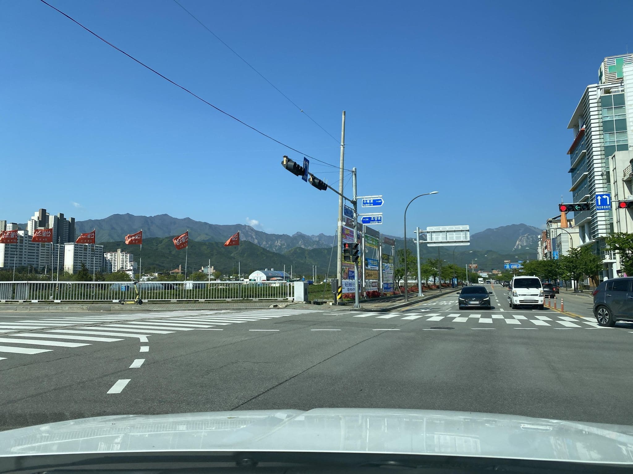 Street view near 드림빌모텔, Sokcho — © eneerhut (CC BY-SA · Mapillary)