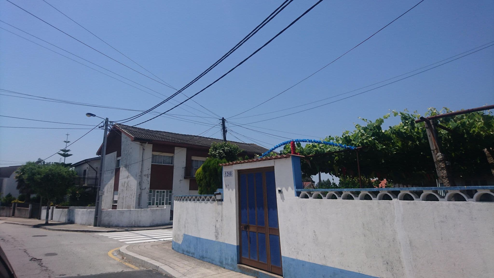 Street view near Areias do Douro, Azevedo — © rod9 (CC BY-SA · Mapillary)