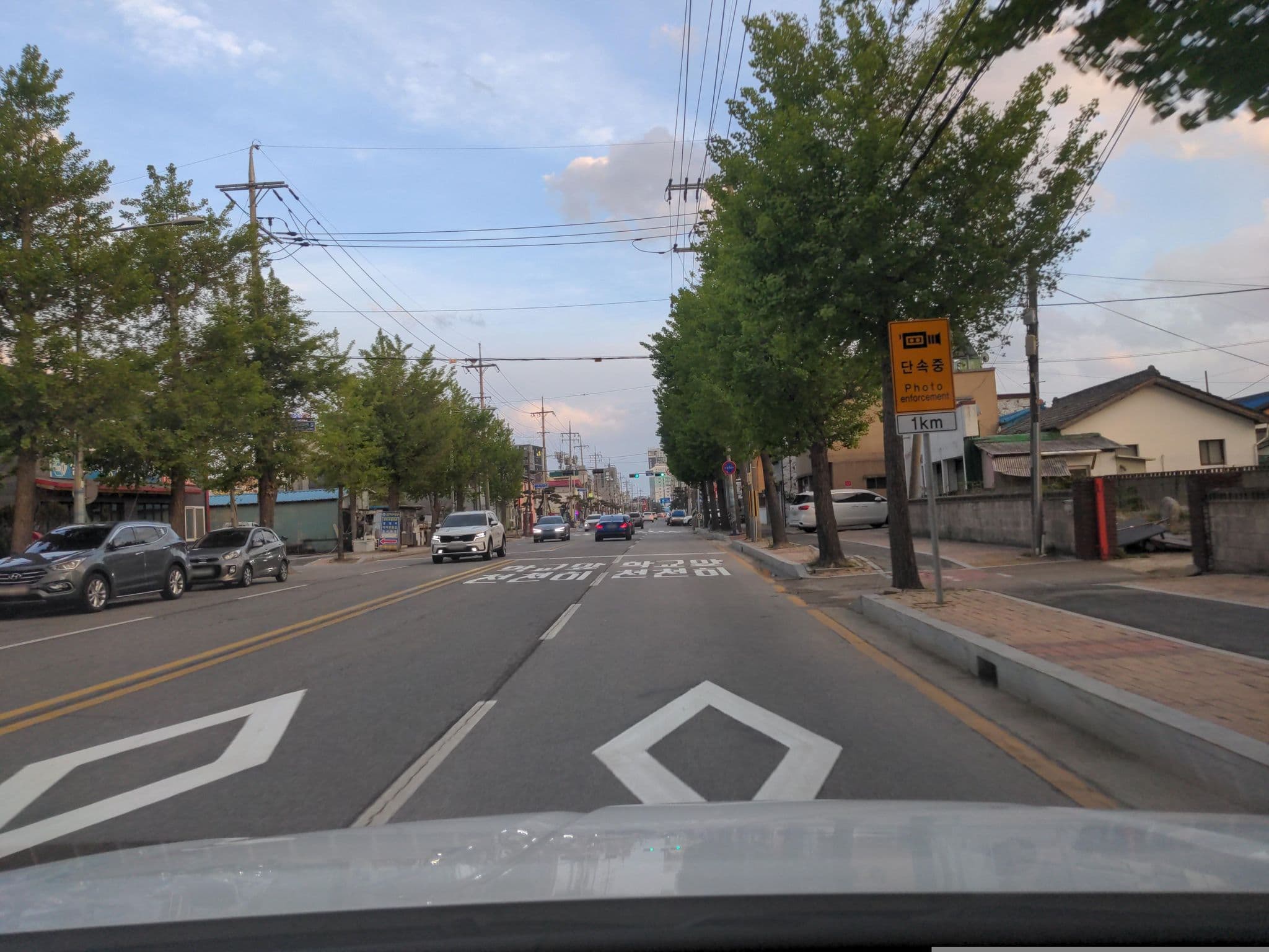 Street view near 모텔 헬리오스, Sokcho — © eneerhut (CC BY-SA · Mapillary)