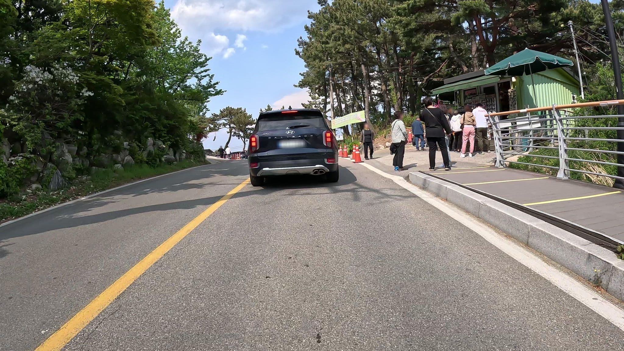 Street view near 호텔낙산비치, Sokcho — © eneerhut (CC BY-SA · Mapillary)
