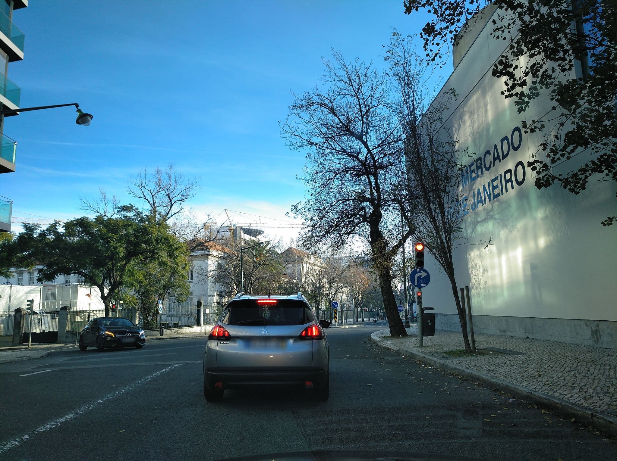 Street view near DoubleTree by Hilton Lisbon - Fontana Park, São Jorge de Arroios — © filohipo (CC BY-SA · Mapillary)