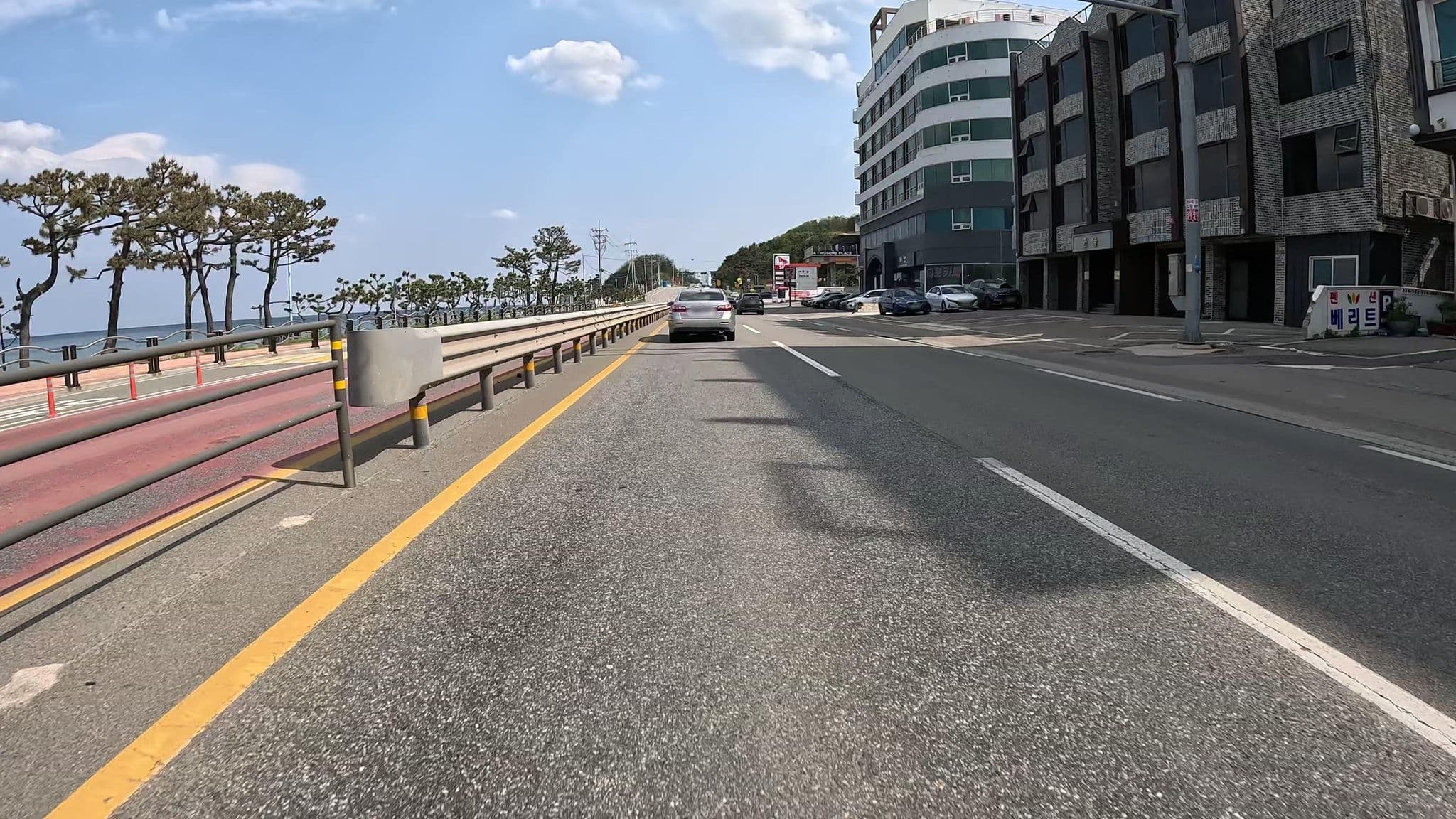 Street view near 스테이 윤슬, Sokcho — © eneerhut (CC BY-SA · Mapillary)