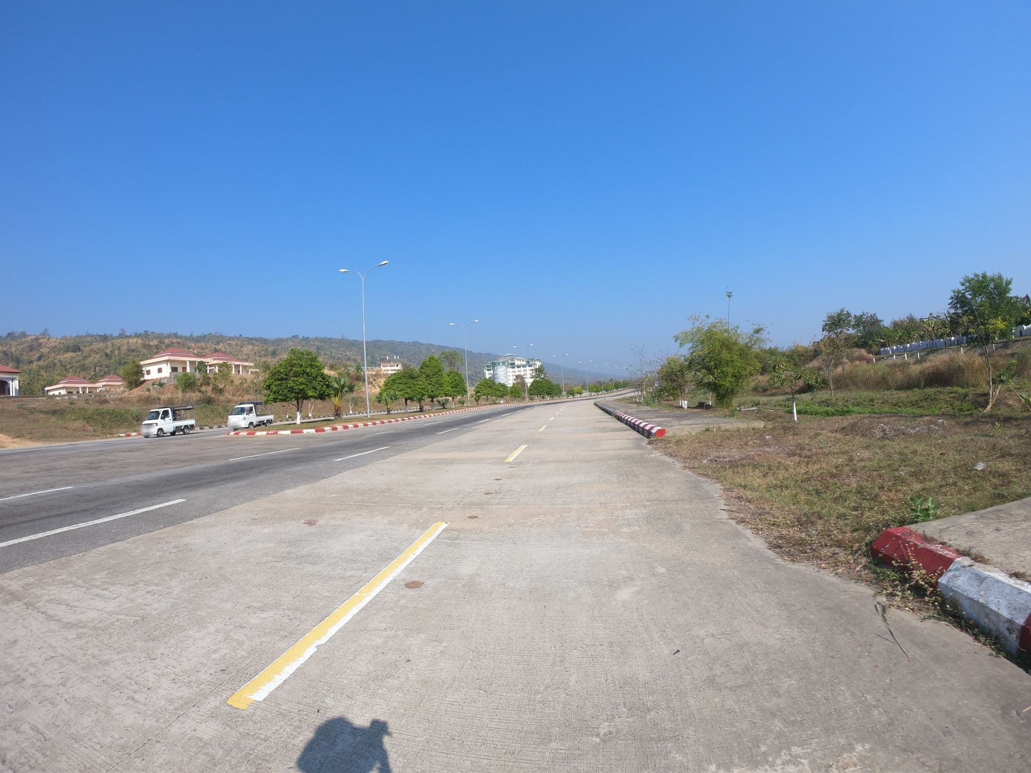 Street view near jade city hotel, Nay Pyi Taw — © thohi (CC BY-SA · Mapillary)