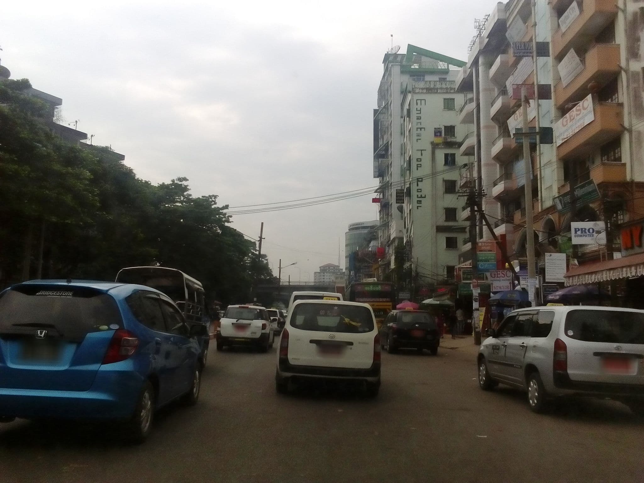 Street view near Aureum Palace Ngapali, Hledan — © coker (CC BY-SA · Mapillary)