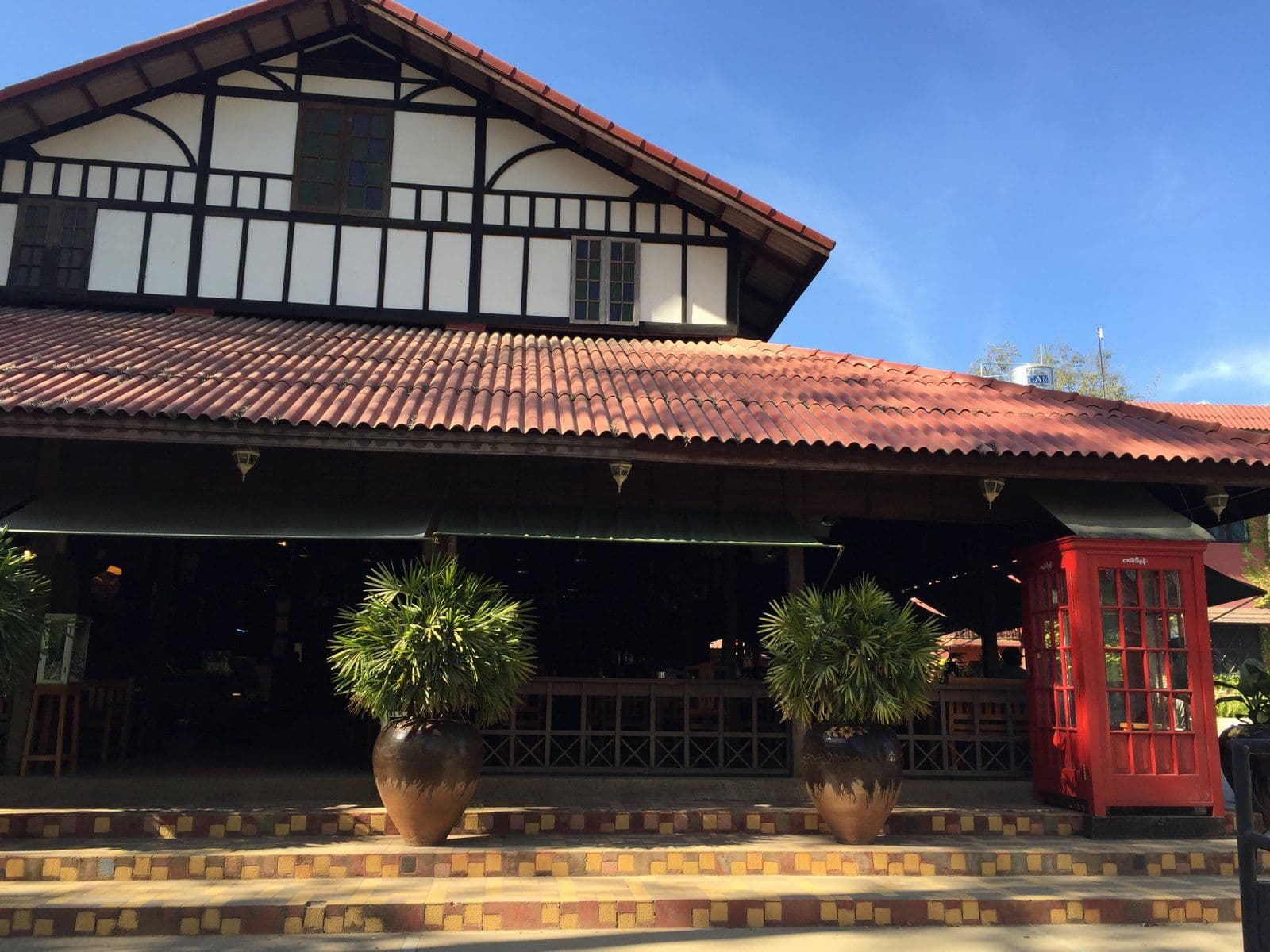 Street view near Feel Cafe, Pyin Oo Lwin — © laye (CC BY-SA · Mapillary)