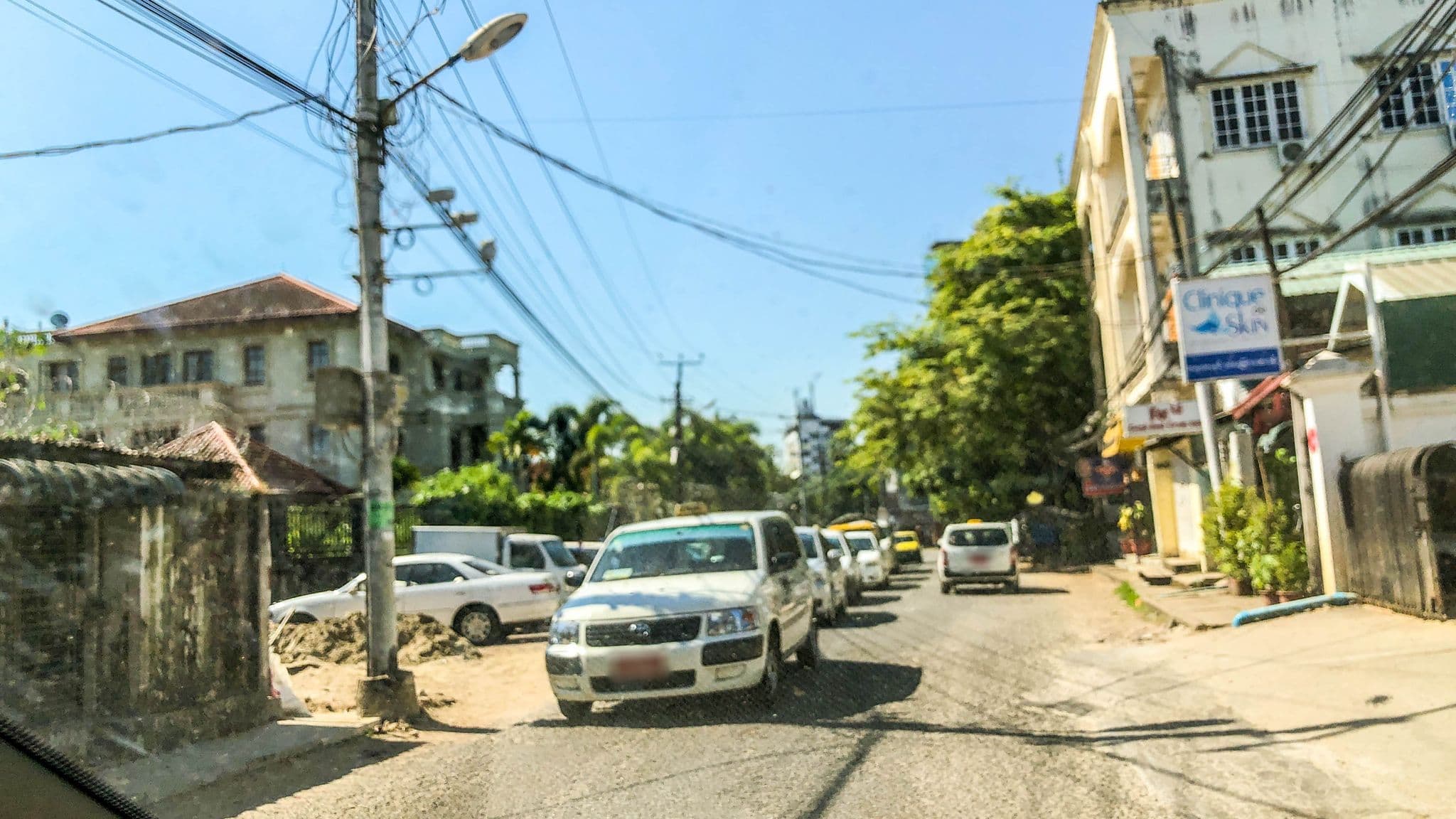 Street view near Inya View Hotel, Hledan — © laye (CC BY-SA · Mapillary)