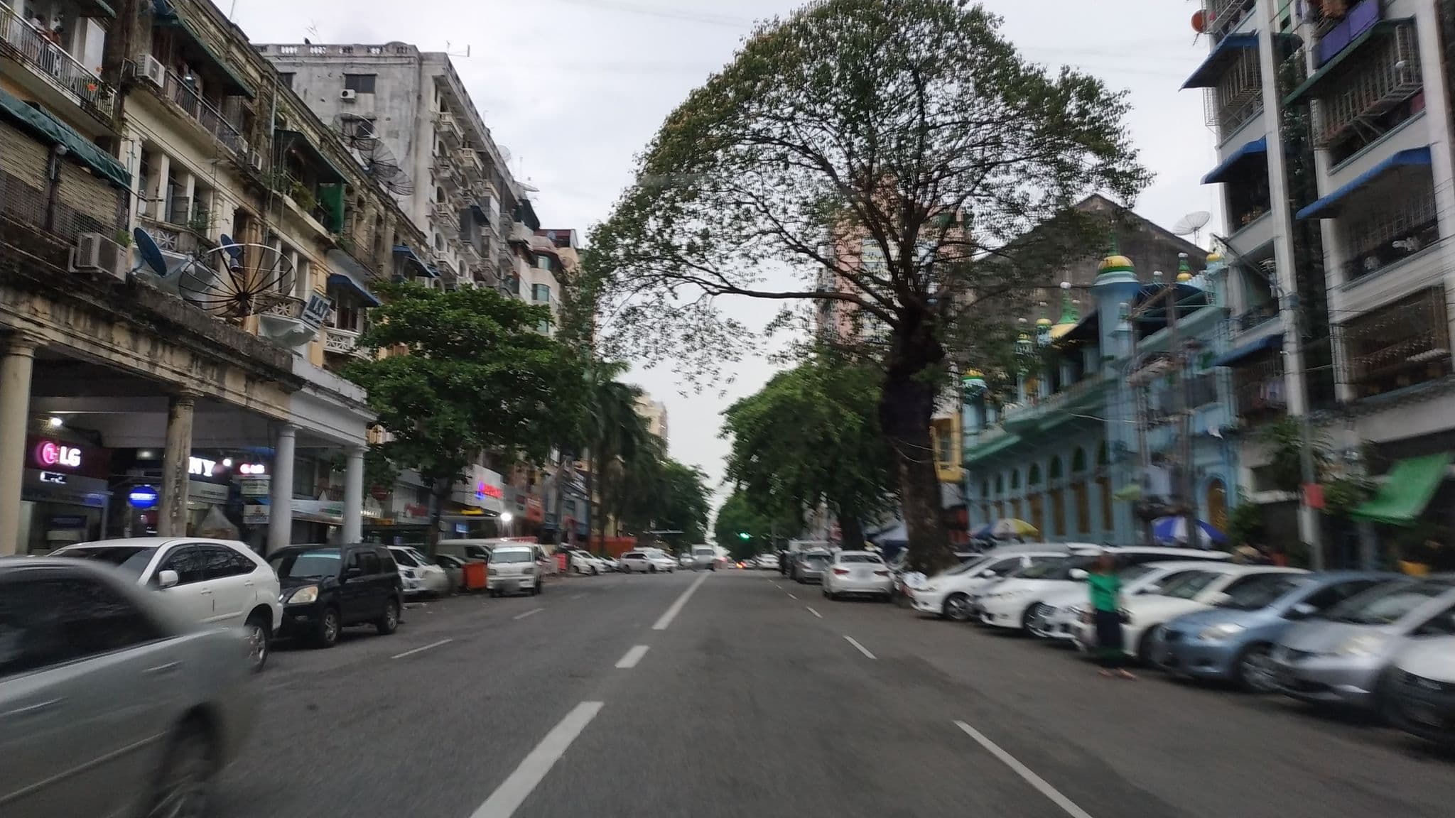 Street view near Tokyo Guest House, Botataung — © ckkw (CC BY-SA · Mapillary)