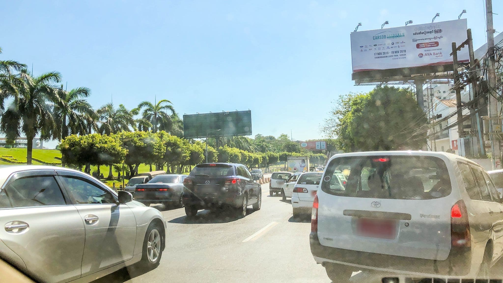 Street view near Park Royal, Hledan — © laye (CC BY-SA · Mapillary)