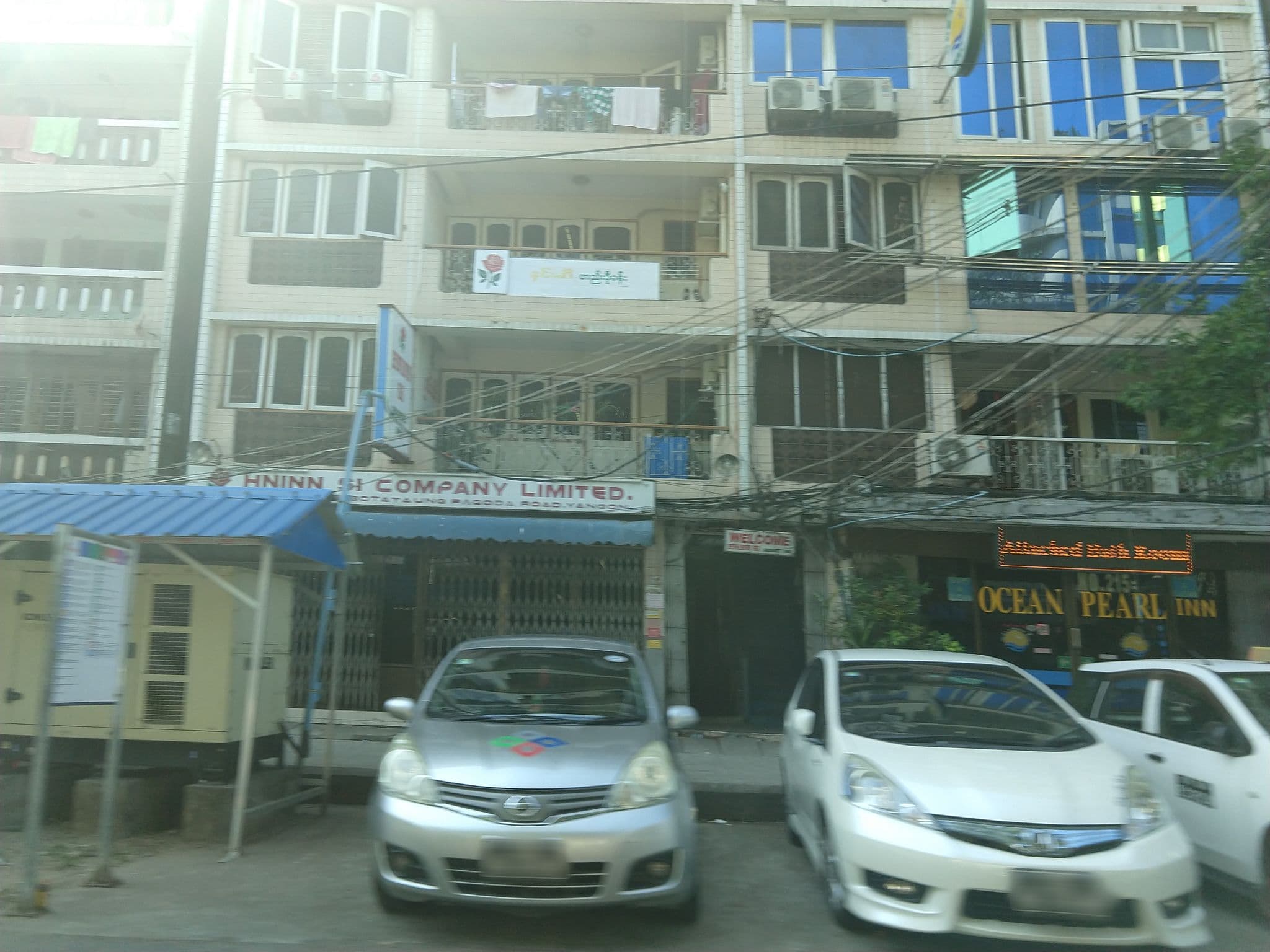 Street view near Hninnsi Budget Inn, Botataung — © danbjoseph (CC BY-SA · Mapillary)