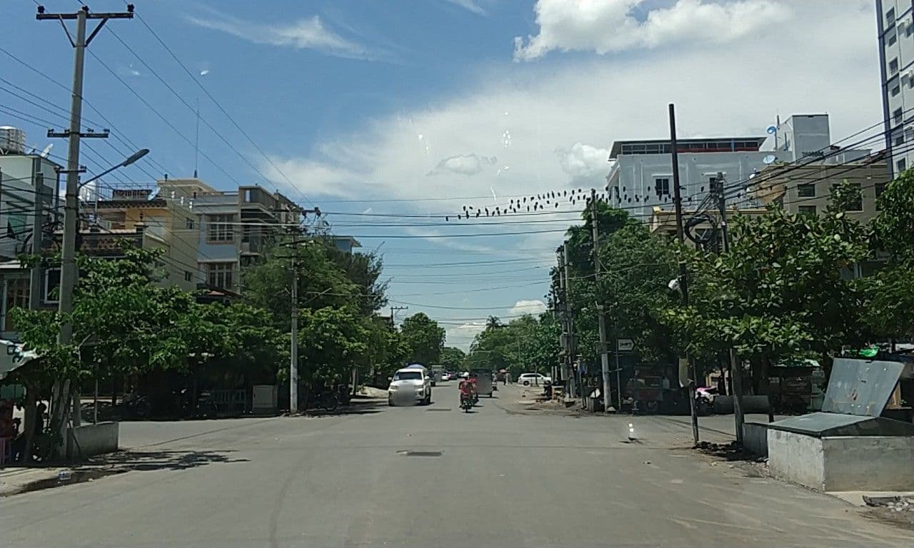 Street view near Myat Nan Yone Hotel, Mandalay — © mghla (CC BY-SA · Mapillary)