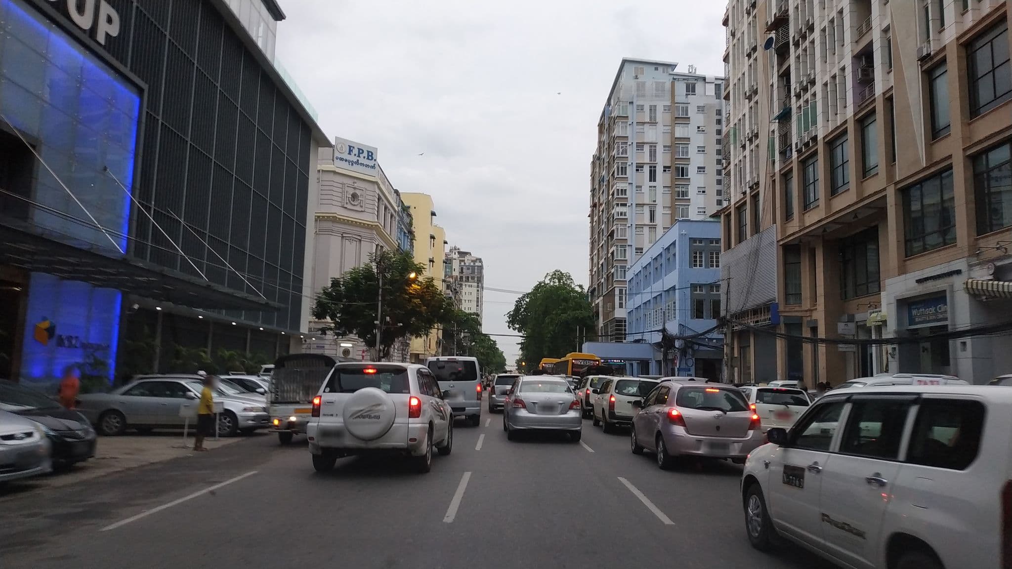 Street view near Centre Point Grand Hotel, Botataung — © ckkw (CC BY-SA · Mapillary)