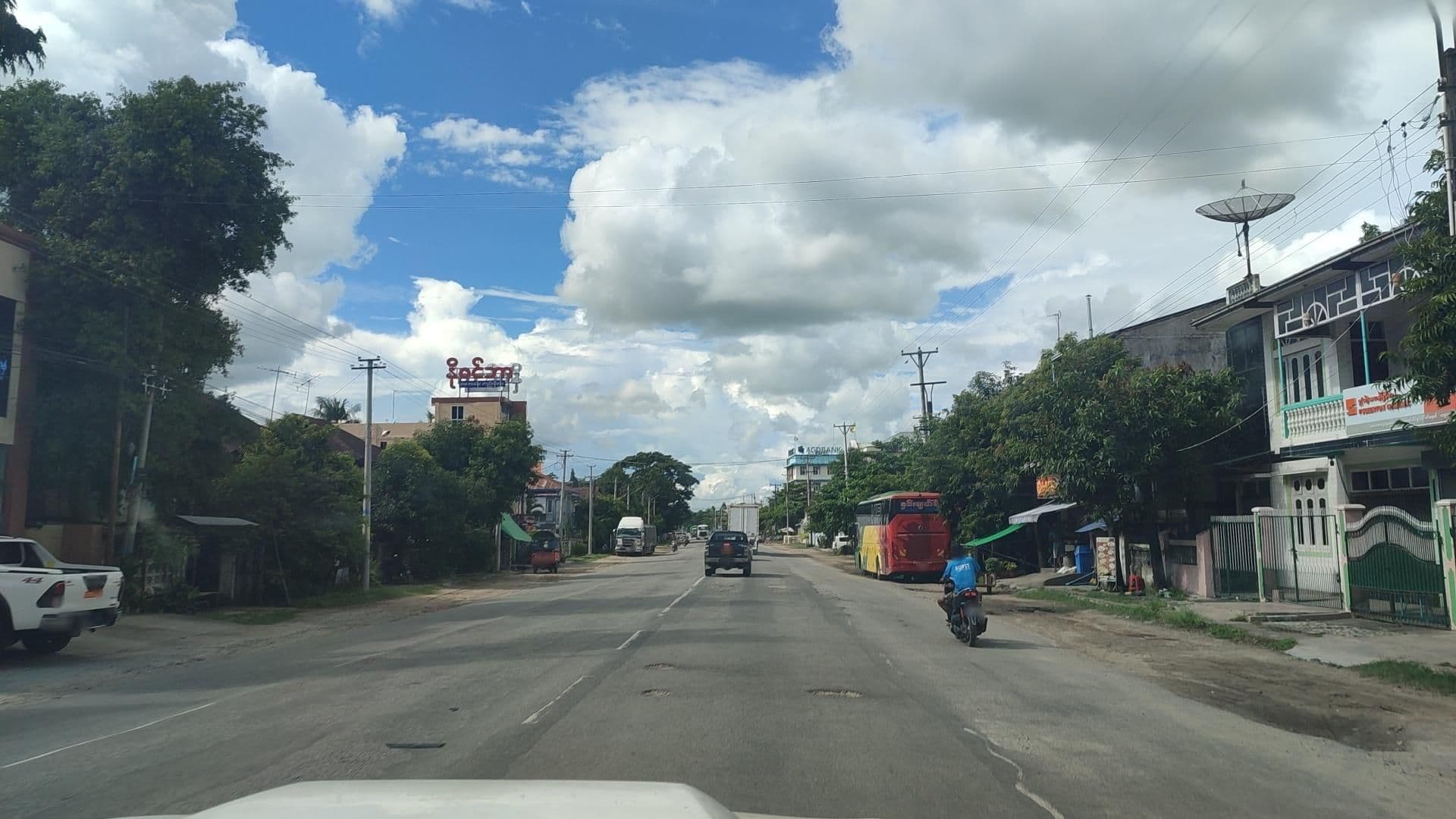 Street view near Pun Swe Taw Hotel, Taungoo — © roadroid (CC BY-SA · Mapillary)