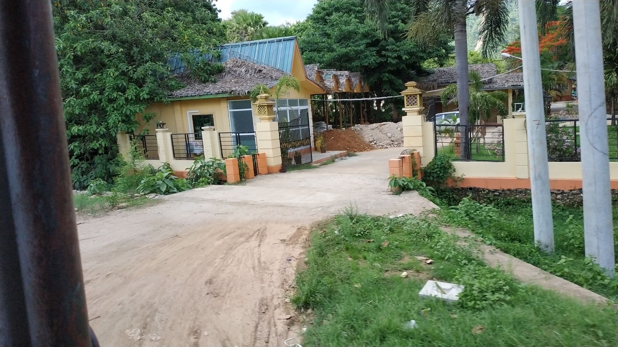 Street view near The Merit Resort, Kyaikto — © ckkw (CC BY-SA · Mapillary)
