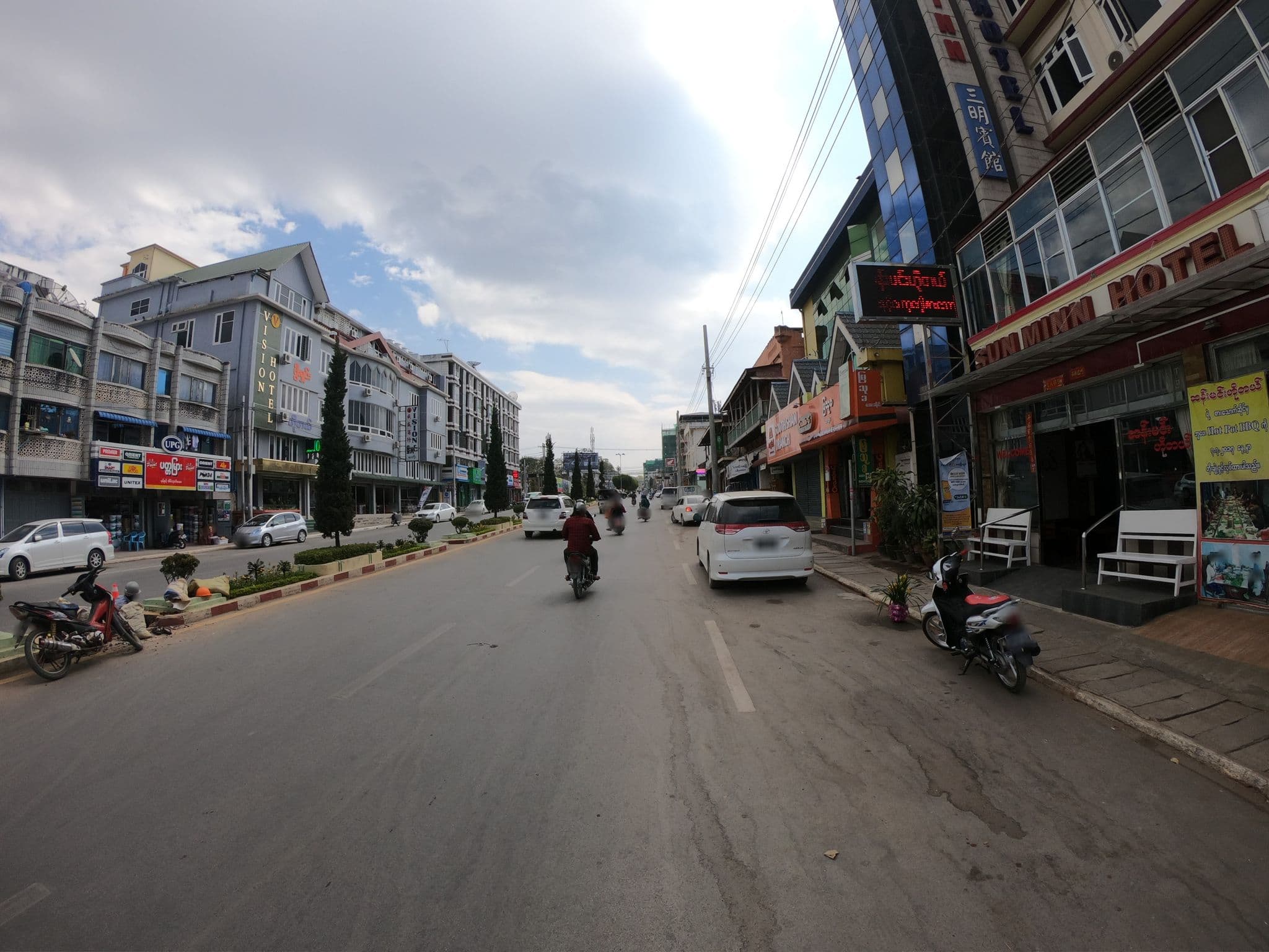 Street view near Sanmin Hotel, Taunggyi — © thohi (CC BY-SA · Mapillary)